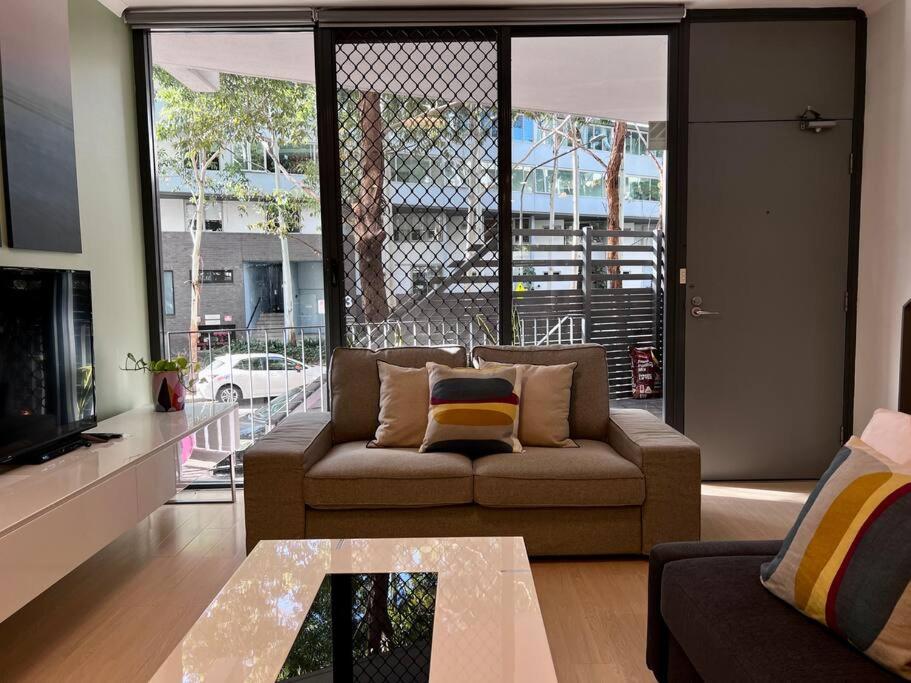 Spacious terraced style apartment in Zetland