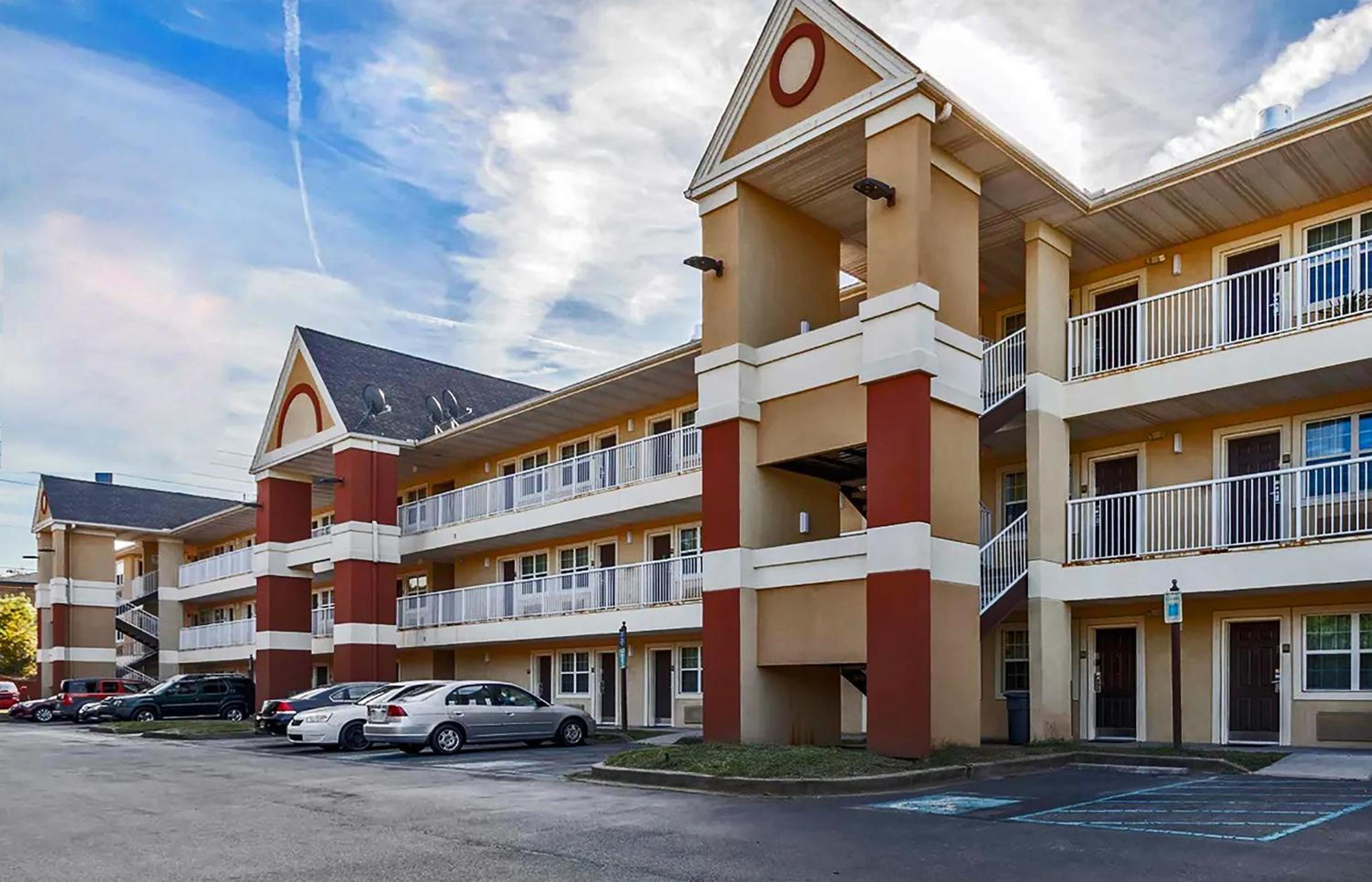 Hotel MainStay Suites Knoxville - Cedar Bluff - Image 1
