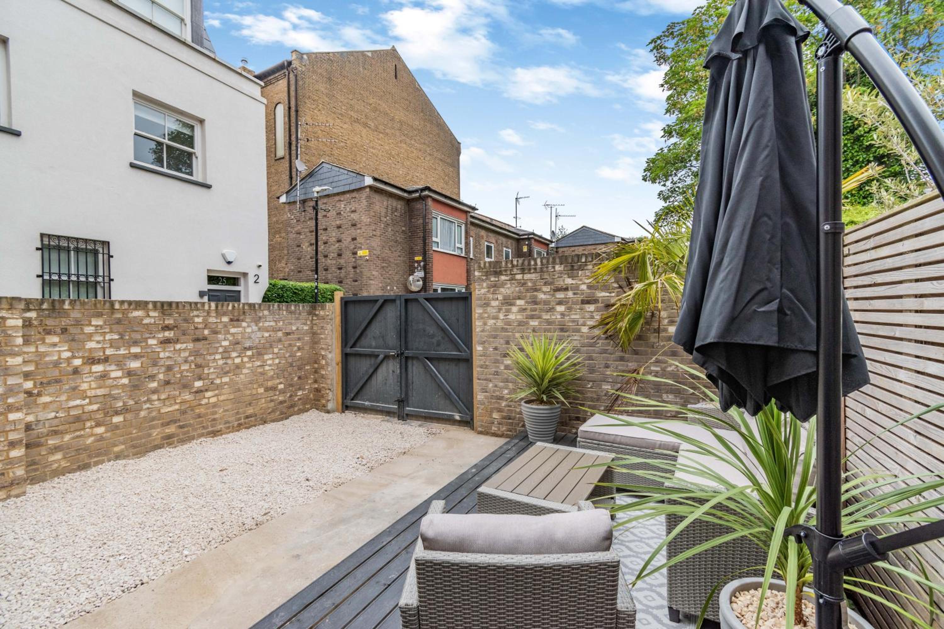 Entire Garden Flat with Parking - Portobello Road