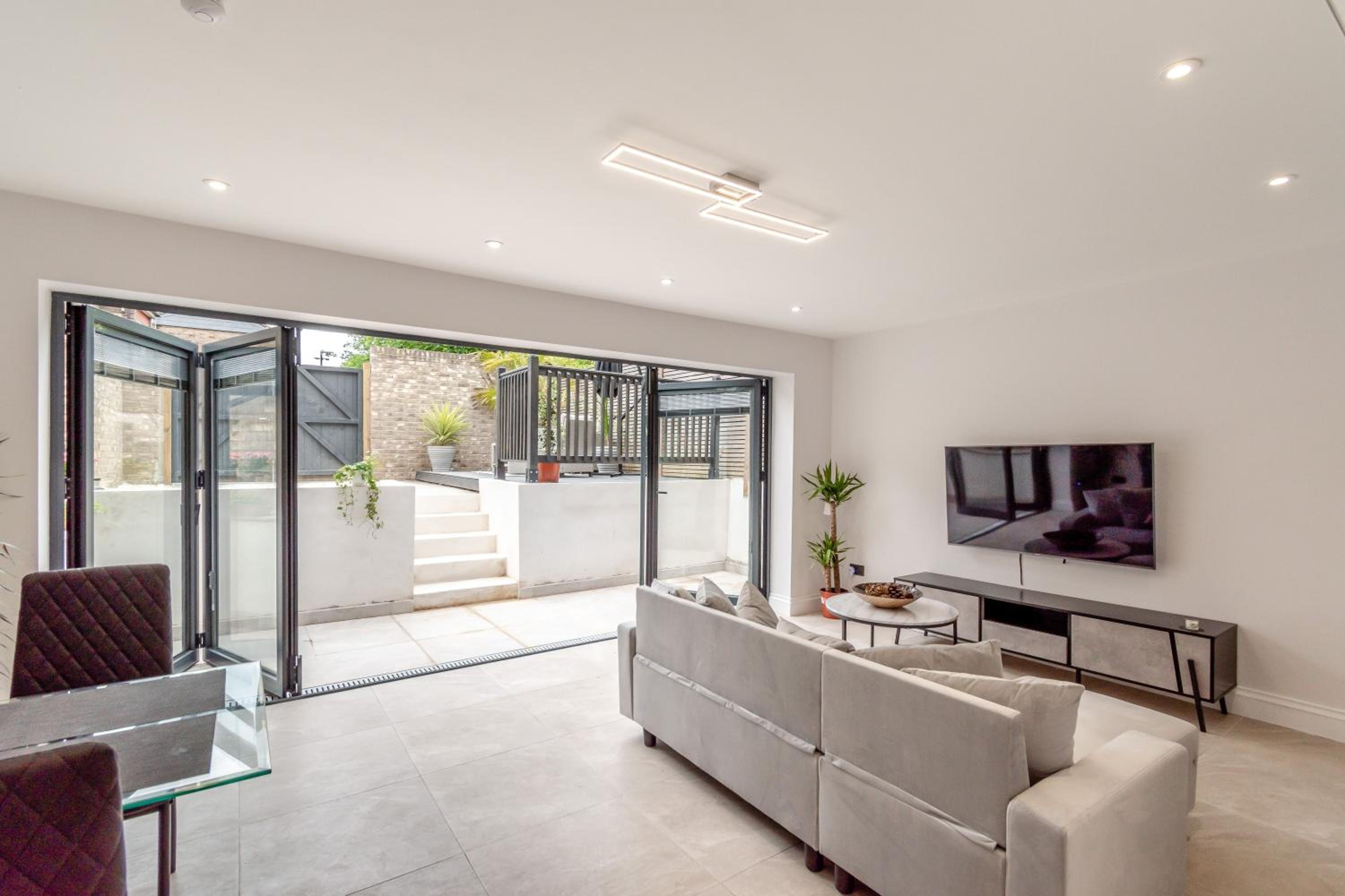 Entire Garden Flat with Parking - Portobello Road