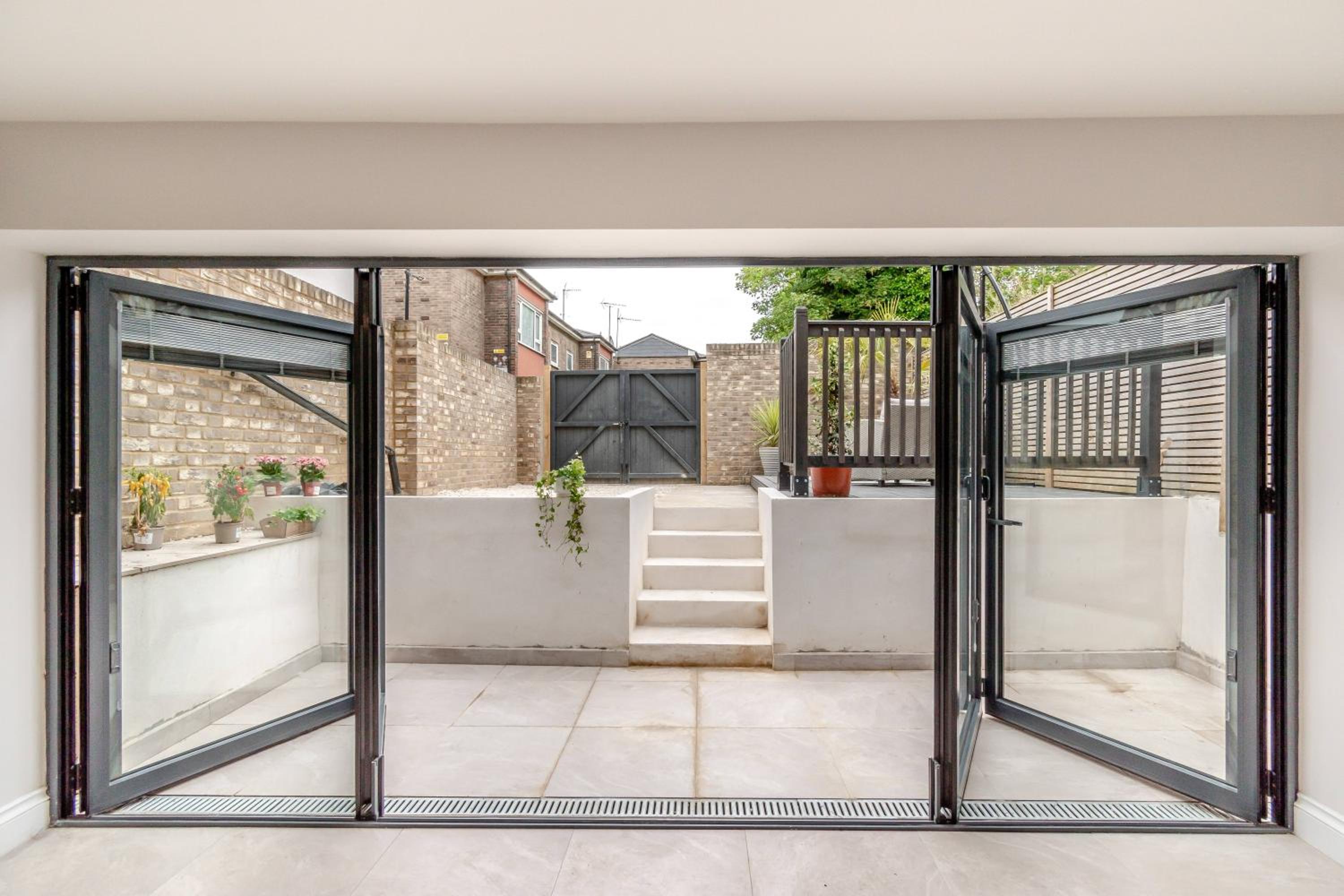 Entire Garden Flat with Parking - Portobello Road