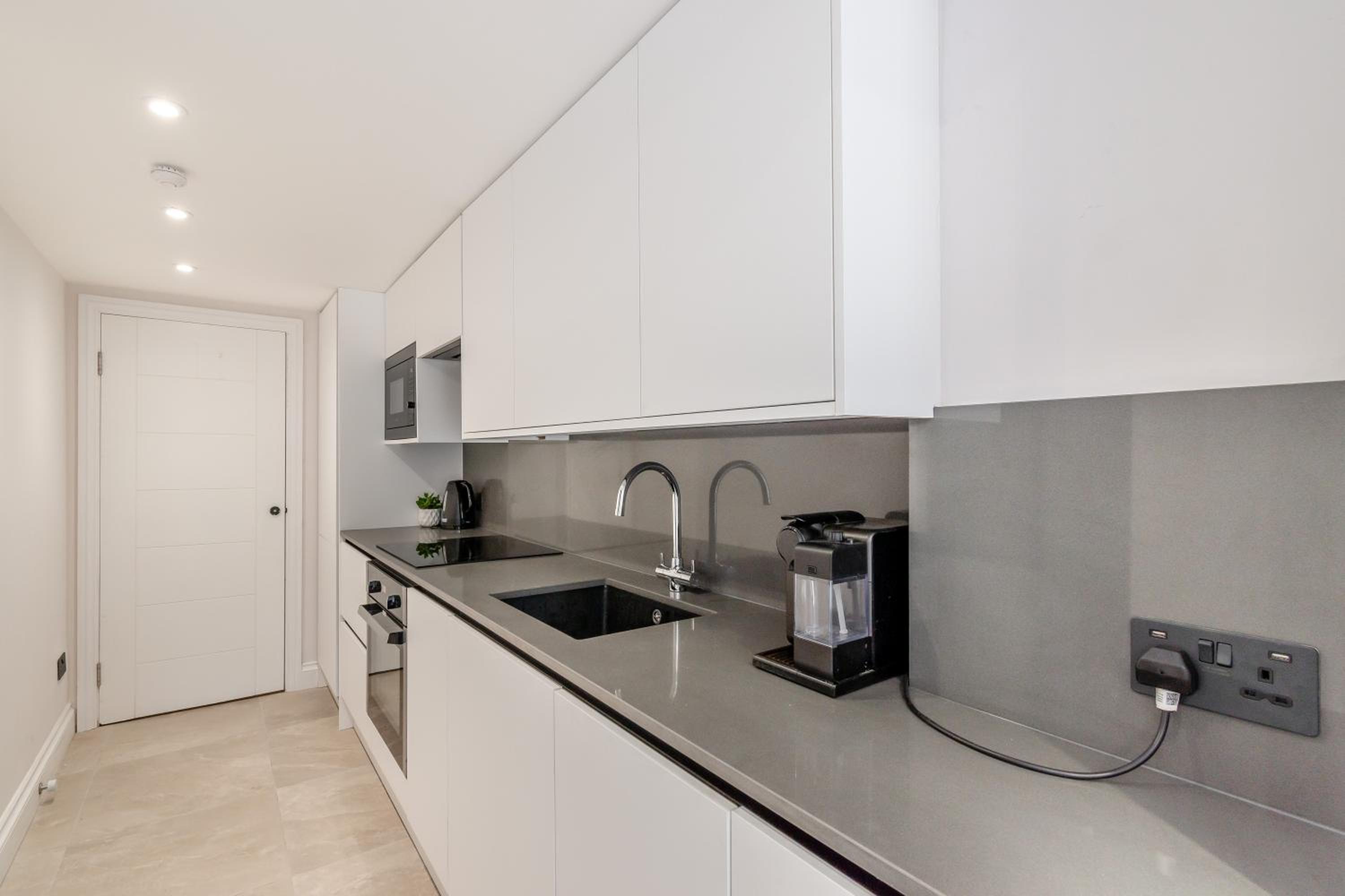 Entire Garden Flat with Parking - Portobello Road