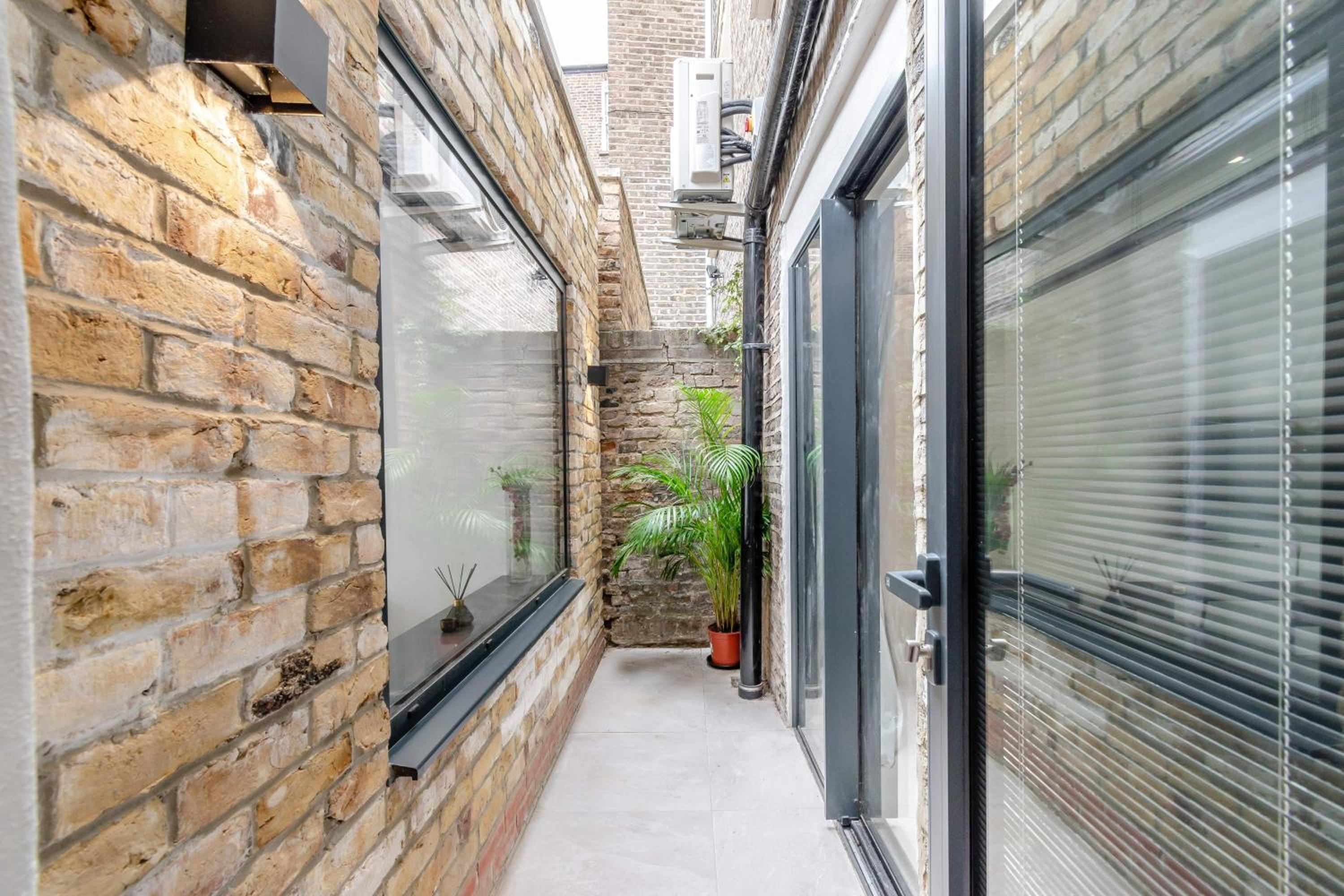 Entire Garden Flat with Parking - Portobello Road