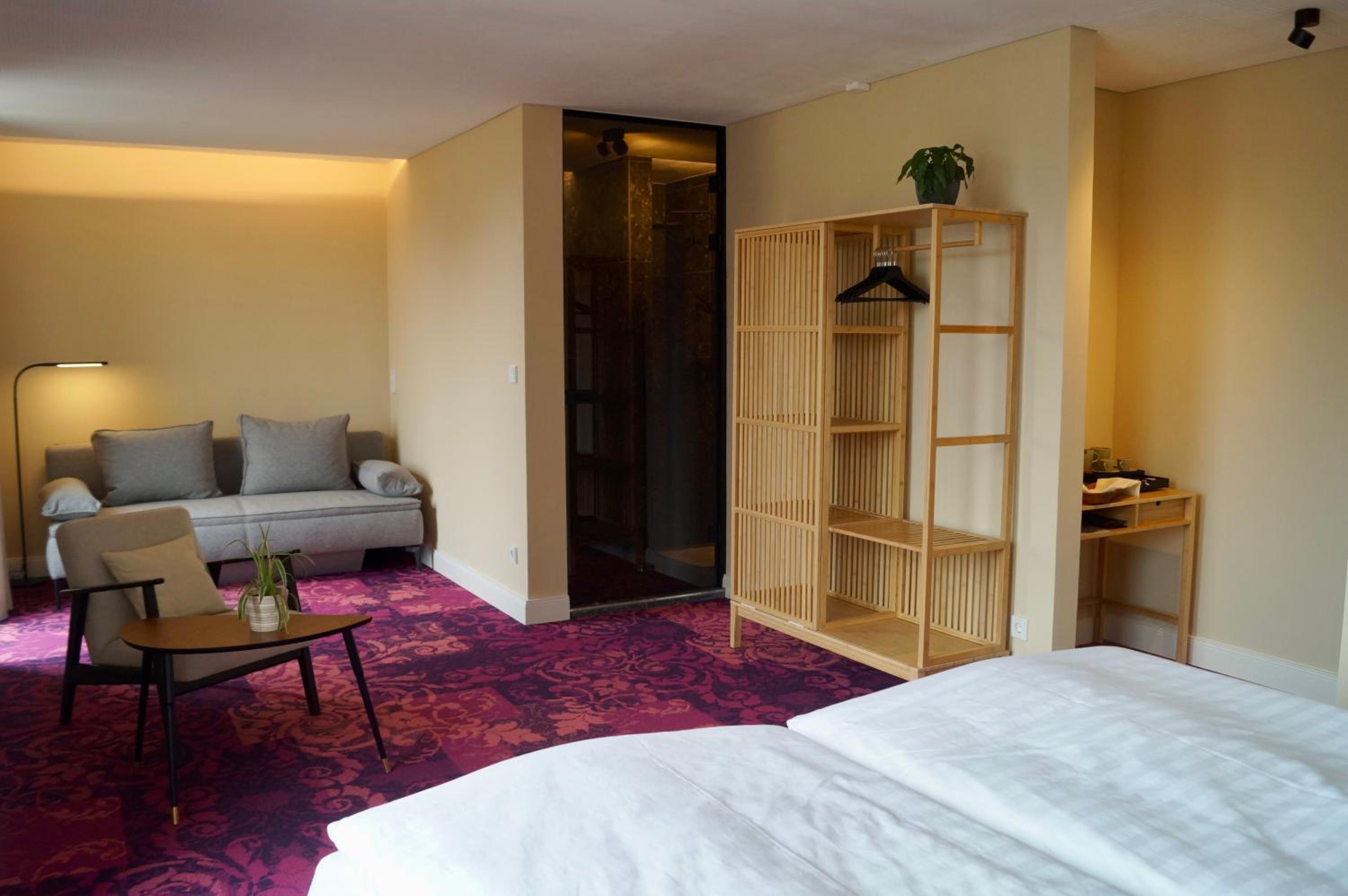 Zimmer am Platz