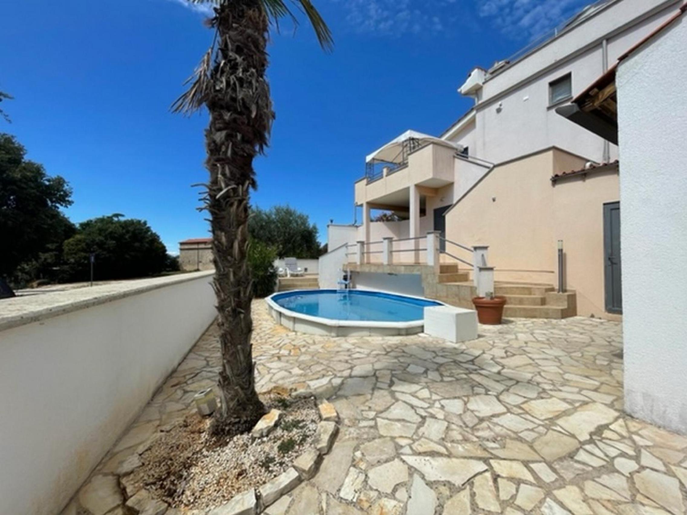 House Monique with pool