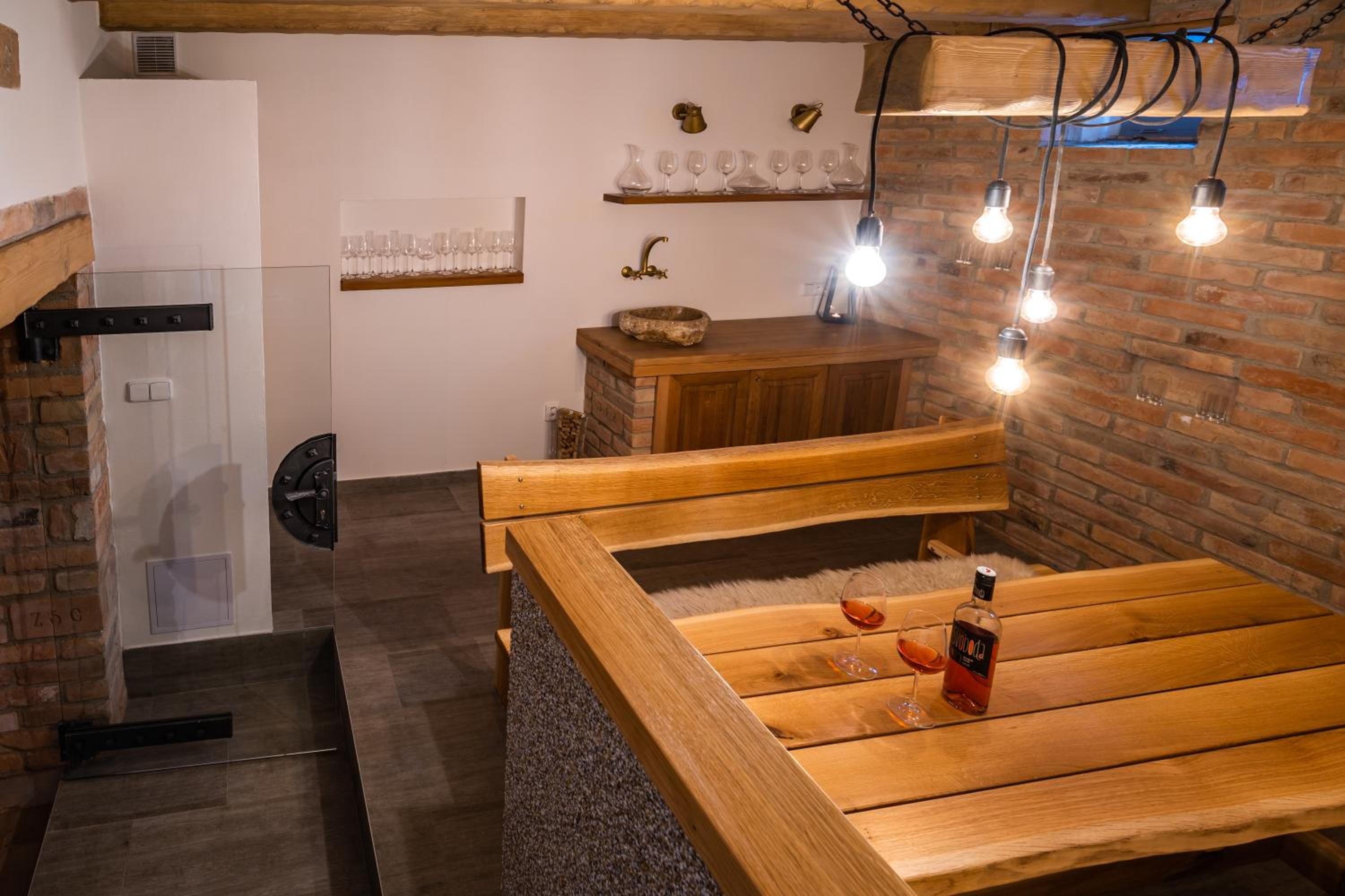 Vinoza - ubytování a vinný sklep Velké Bílovice Pod Vinicí