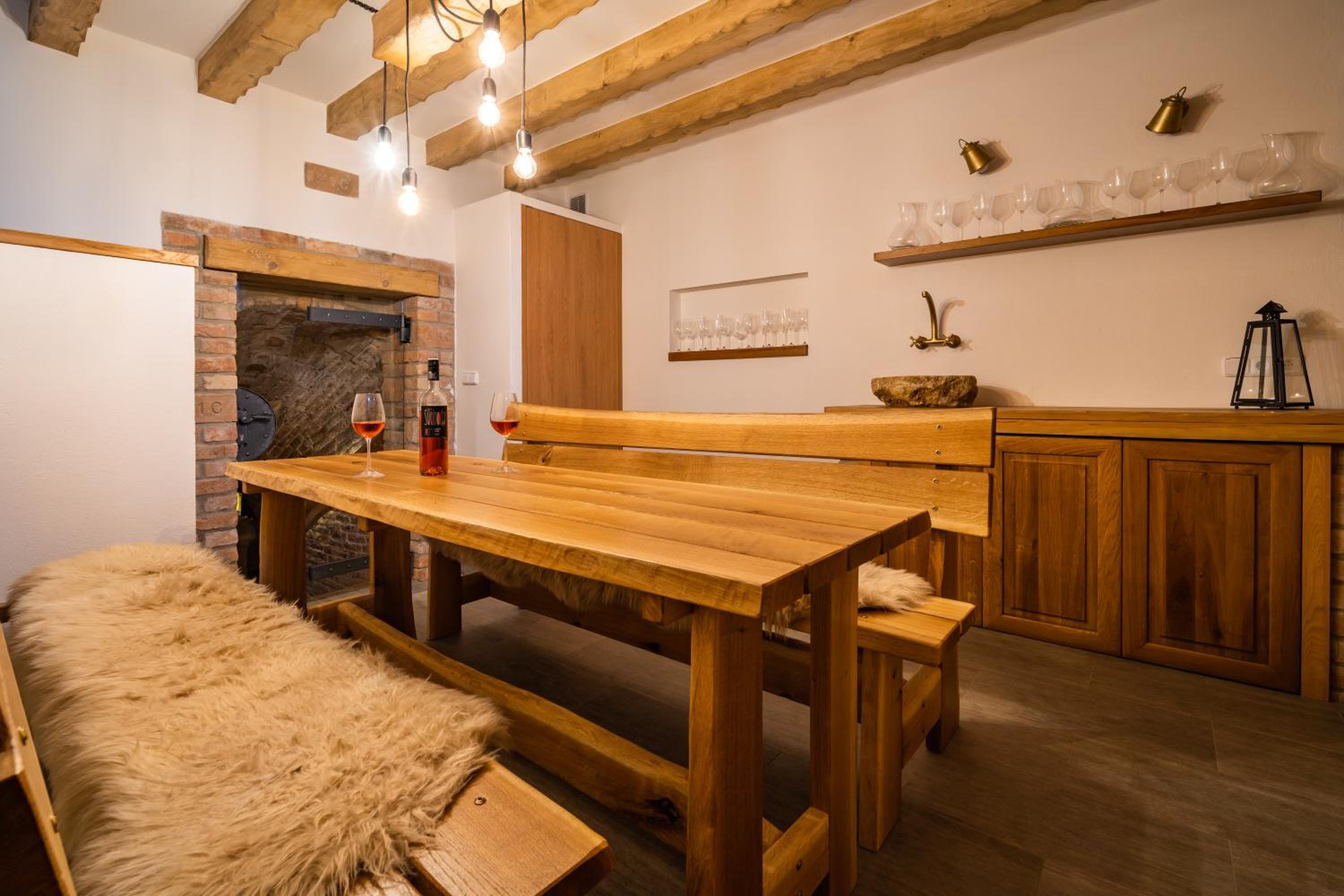 Vinoza - ubytování a vinný sklep Velké Bílovice Pod Vinicí