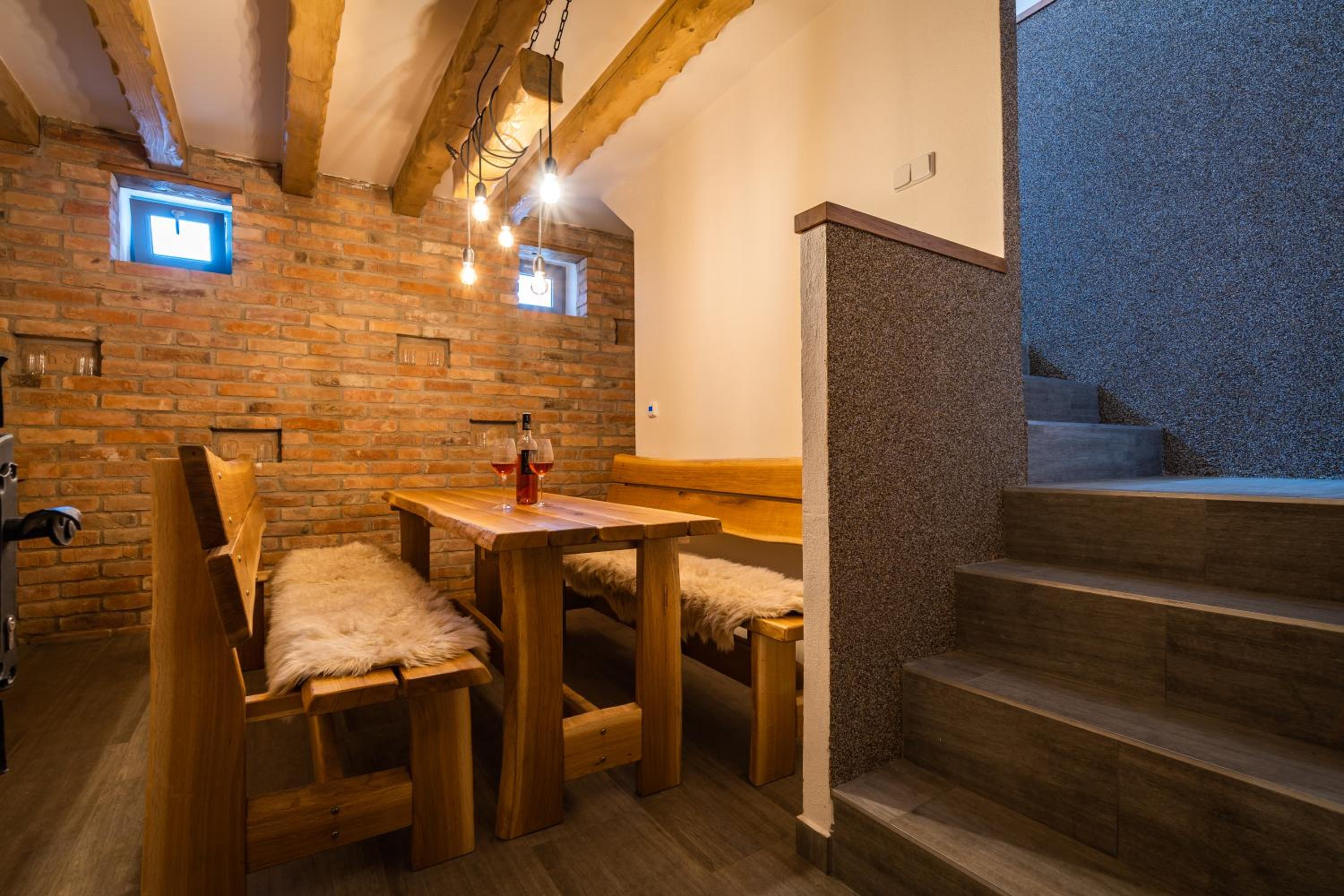 Vinoza - ubytování a vinný sklep Velké Bílovice Pod Vinicí