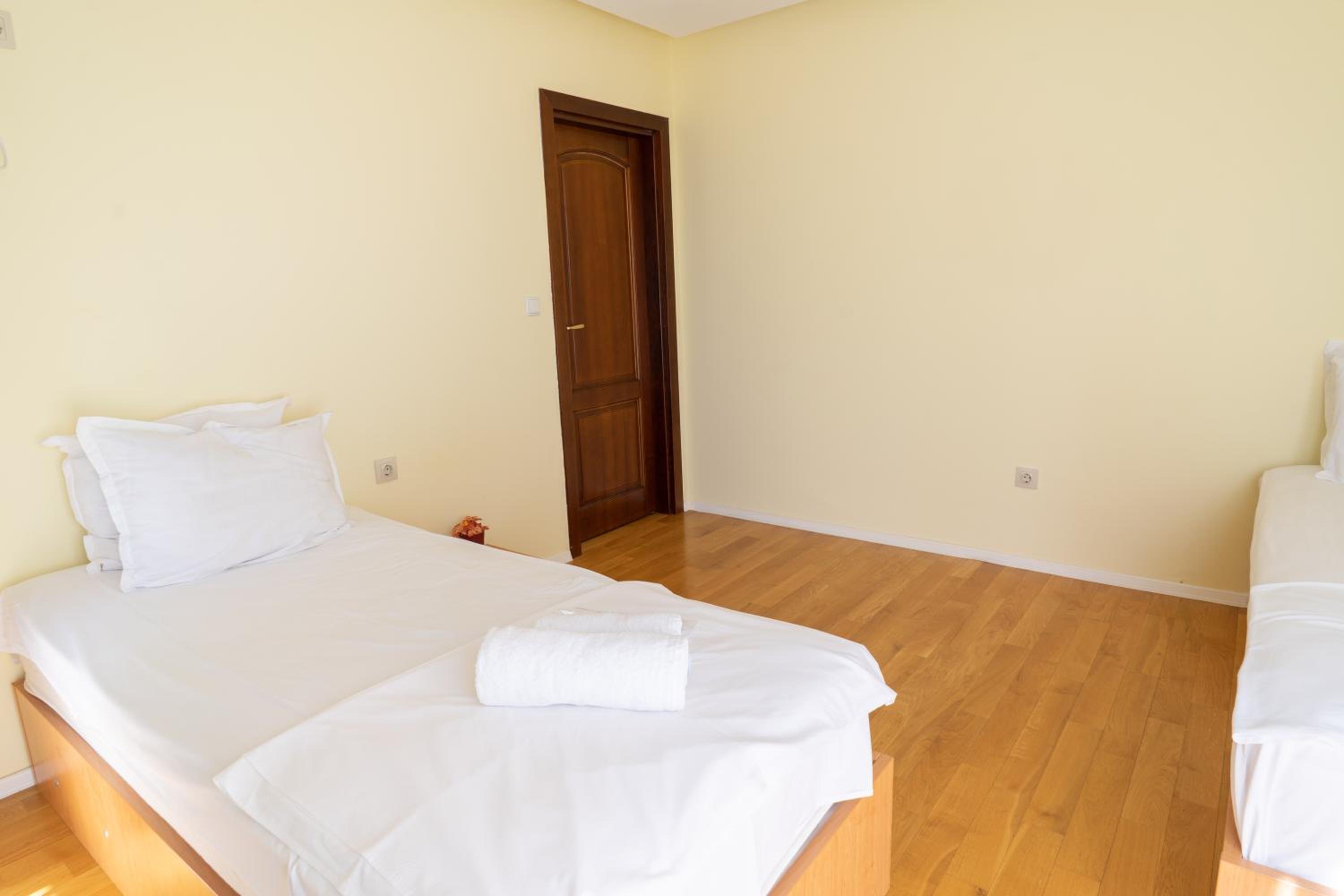 Central flat with Monster living room