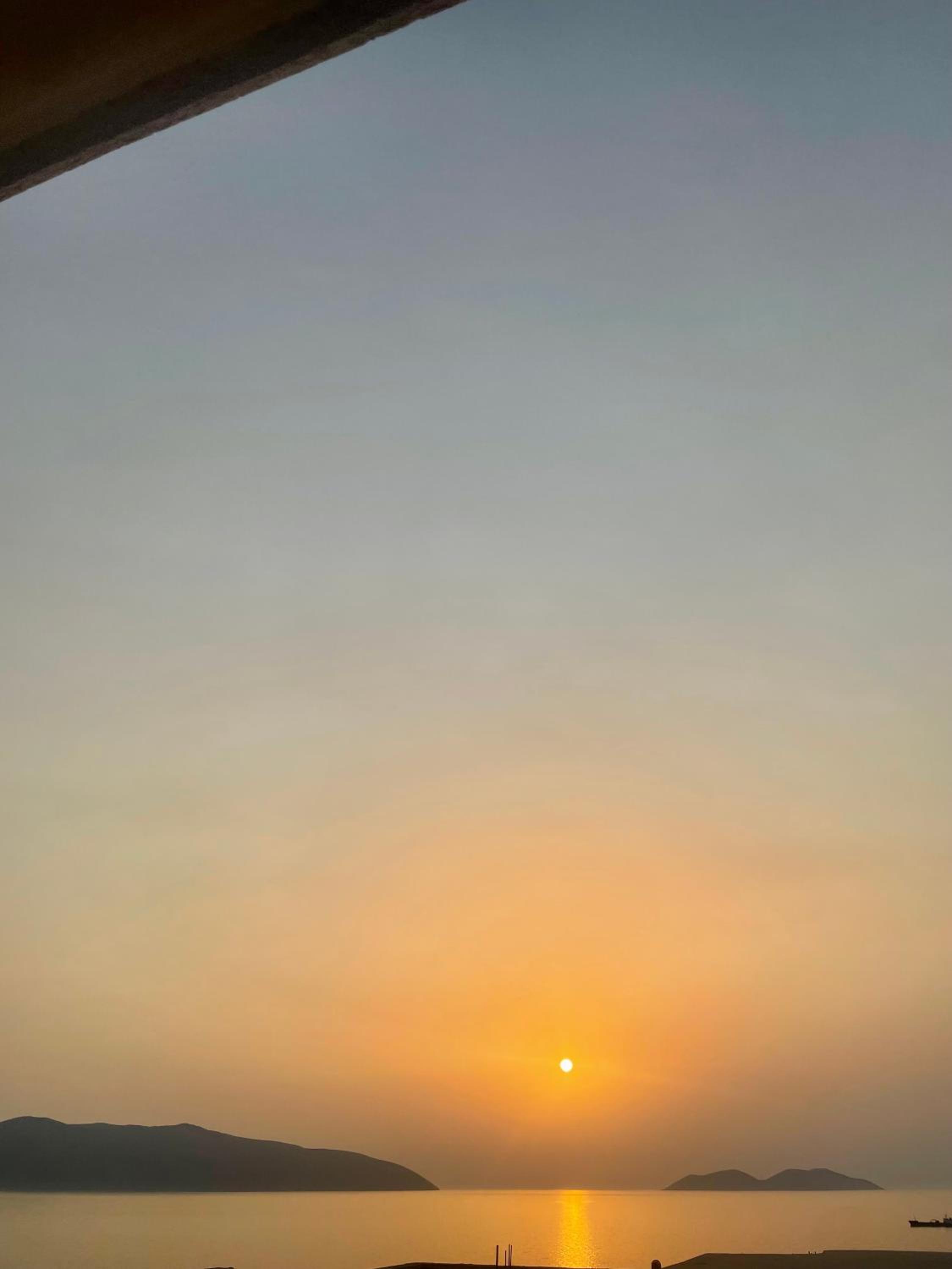 SUNSET APARTMENT