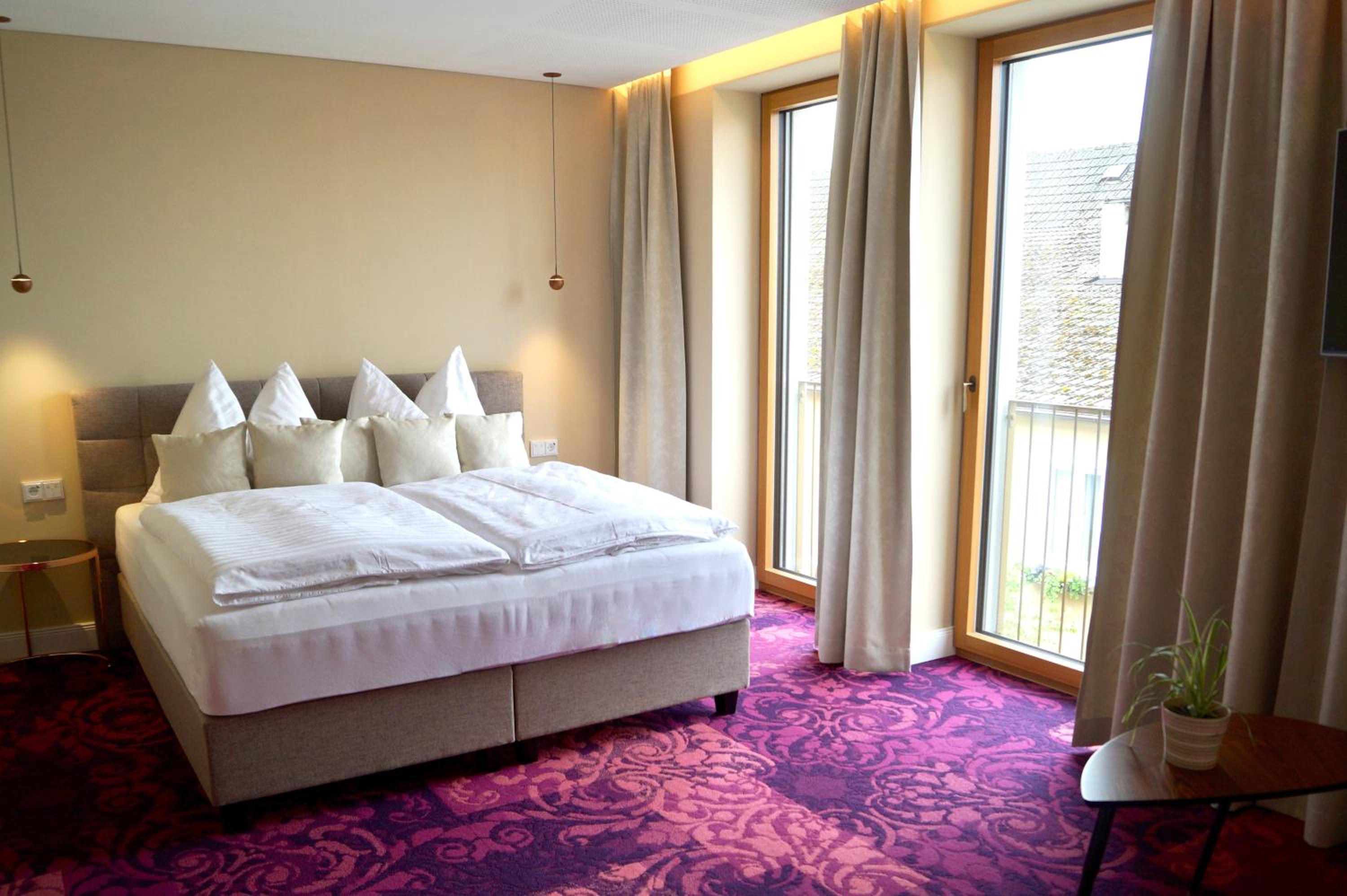 Zimmer am Platz
