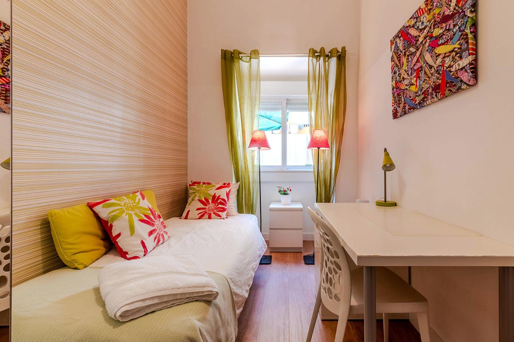 ALM- Spacious. Sunny. Patio. Quiet area. FAST WIFI view 3