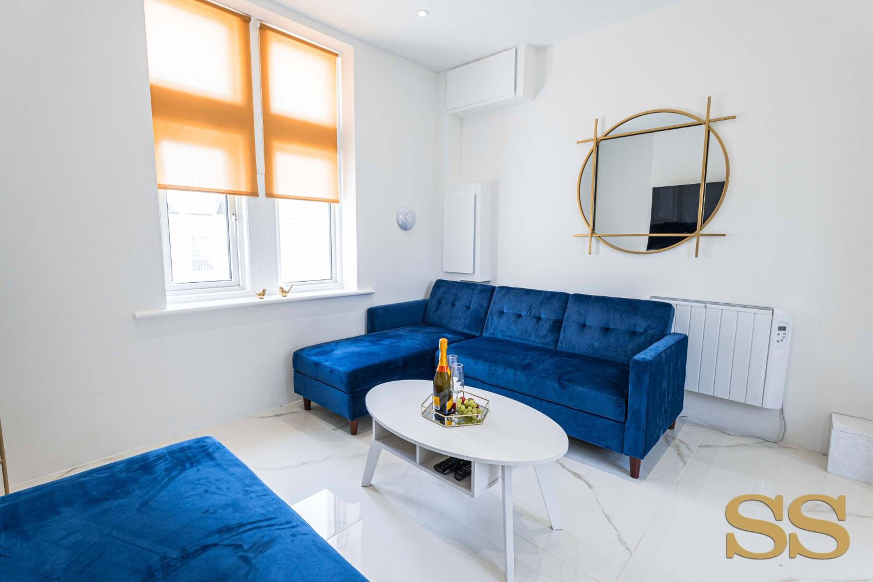 Blue Lagoon - 1 MINUTE FROM 02 ACADEMY - FREE PARKING - 5 MINUTES FROM THE BEACH - FAST WI-FI - SMART TV