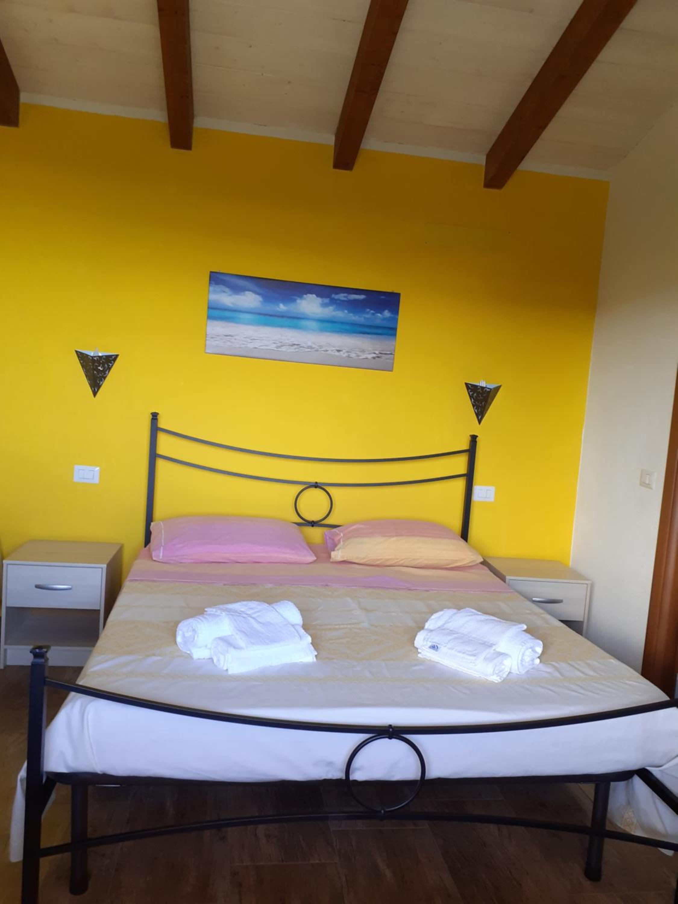 agriturismo gli olivastri appartamento raggio di sole , con piscina e vista mare ,climatizzatore,wifi view 4