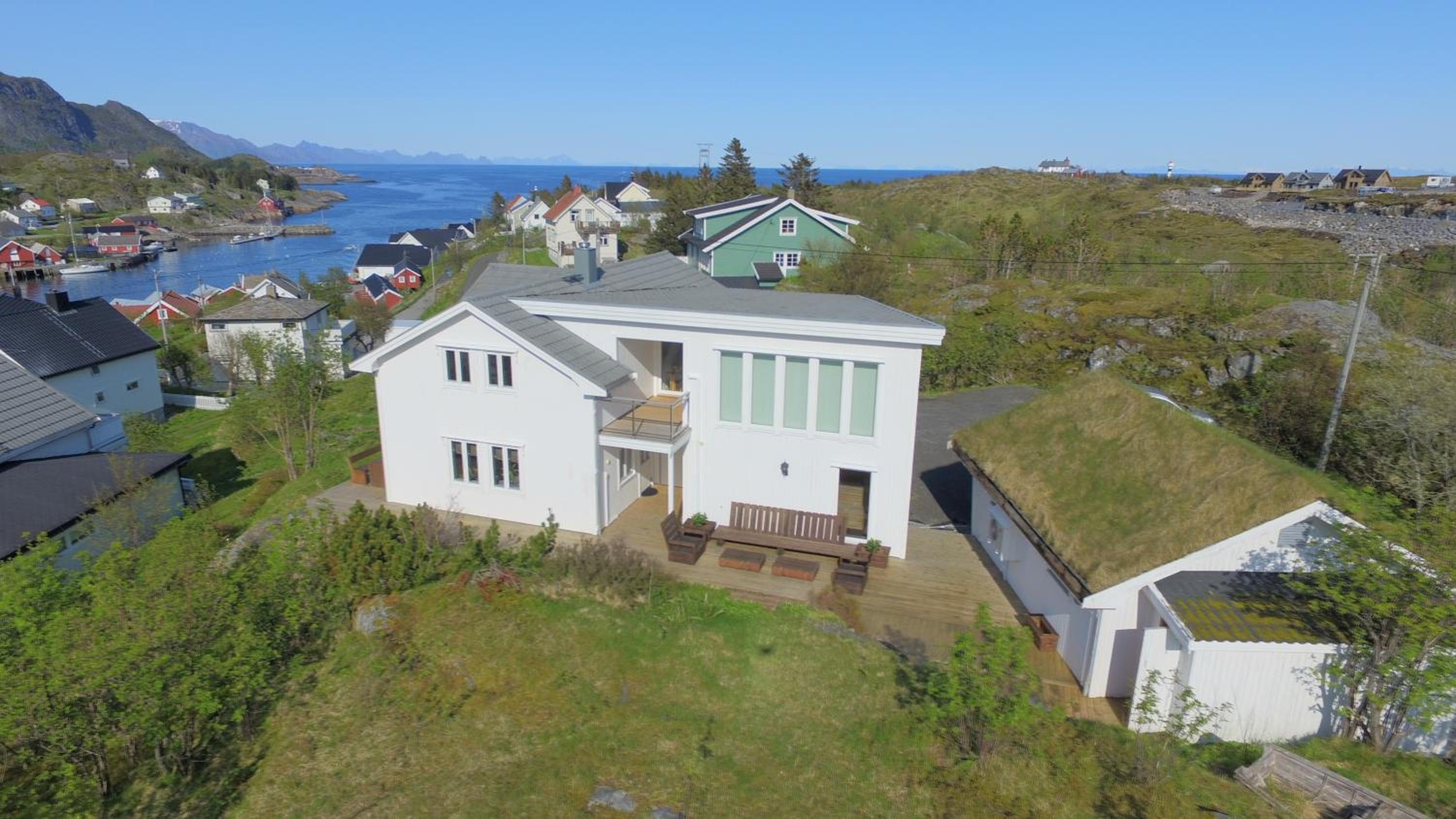 Sørvågen Villa luxury home with sauna view 3