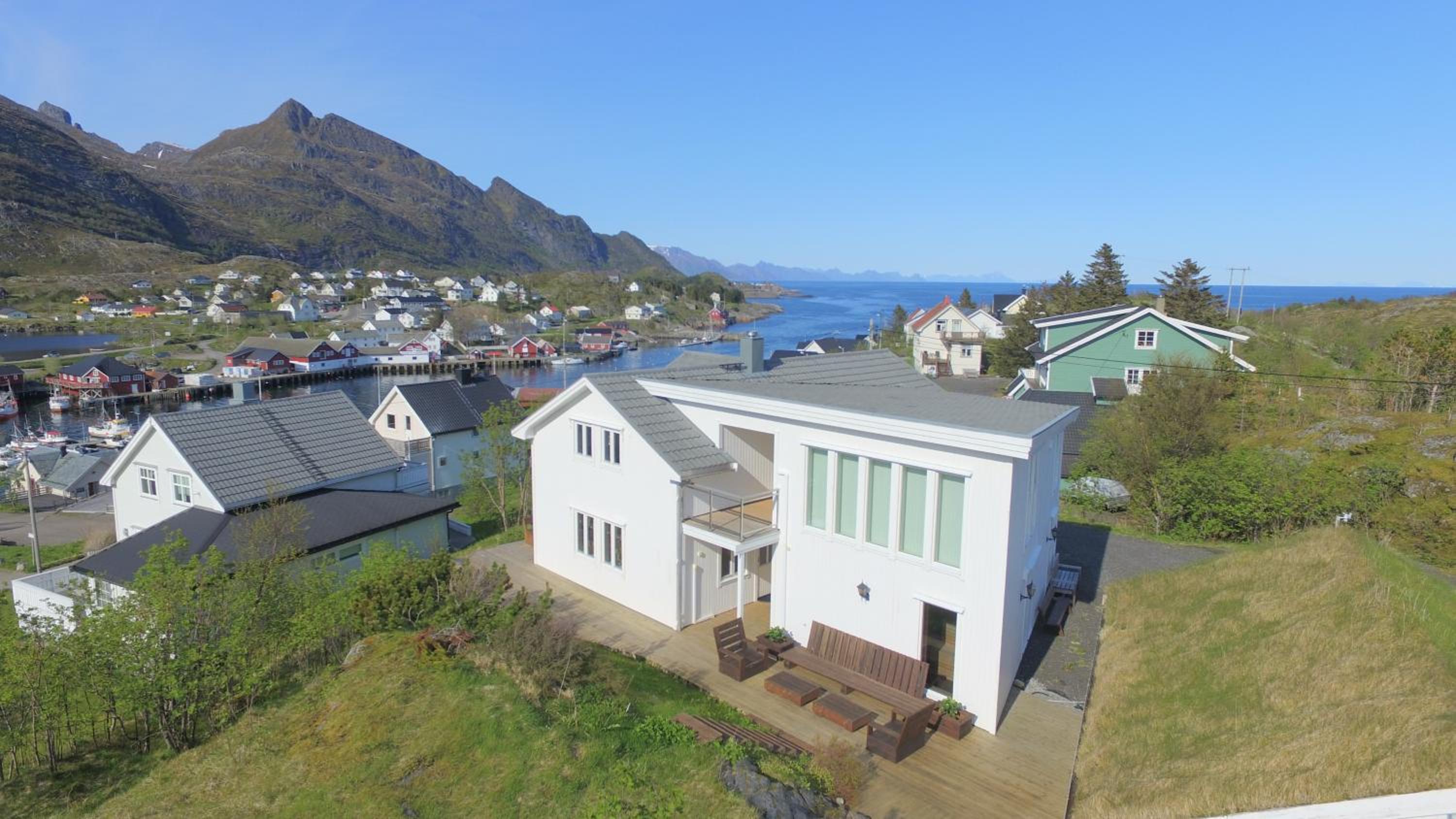 Sørvågen Villa luxury home with sauna view 5