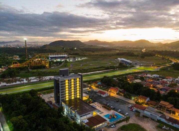 HOTEL SOLAR PEDRA DA ILHA - Ao lado do Beto Carrero World