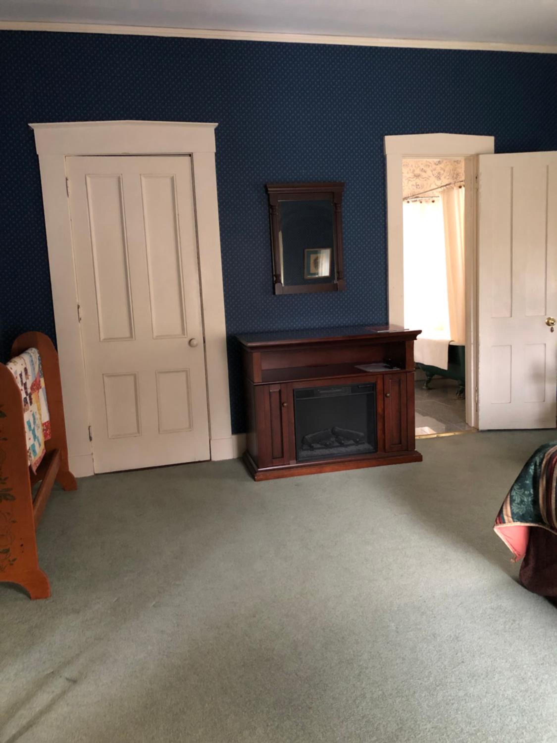 Rutland Vacations - Antique Mansion B  B - Property Image 12