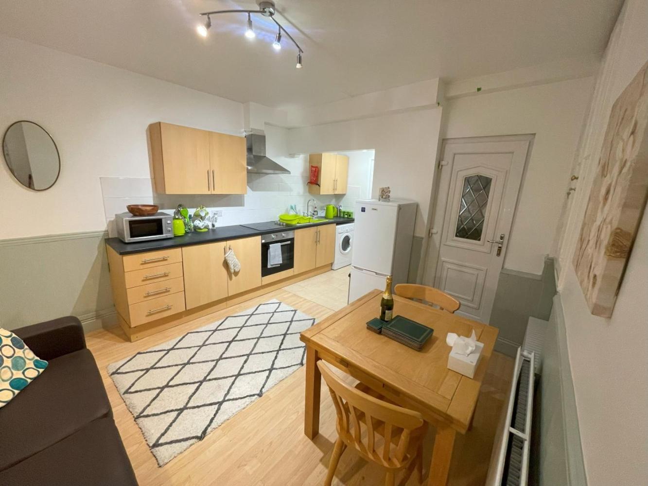 Self-Contained Ground Floor Flat view 2