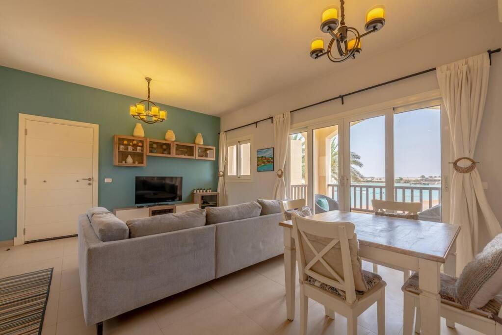 Peaceful 2-Bedroom in Waterside, El Gouna. Pool & Lagoon view 3