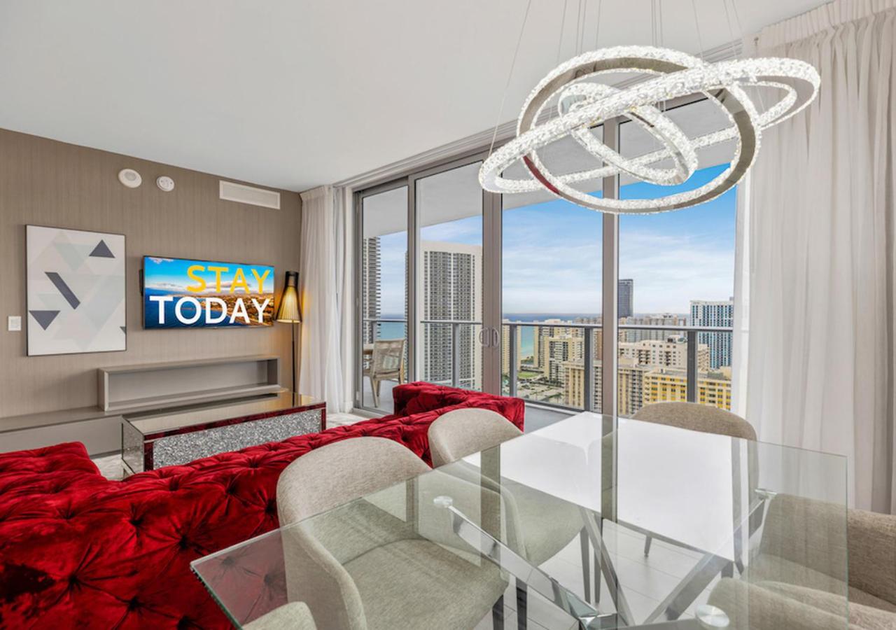 HYDE BEACH HOUSE THREE-BEDROOM, WATERFRONT, OCEAN AND INTERCOSTAL VIEW, ROOFTOP POOL, 5 MiN WALK TO BEACH, 25 min to FIFA! view 5