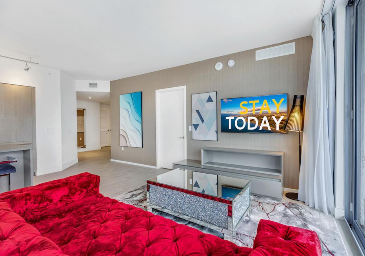 HYDE BEACH HOUSE THREE-BEDROOM, WATERFRONT, OCEAN AND INTERCOSTAL VIEW, ROOFTOP POOL, 5 MiN WALK TO BEACH, 25 min to FIFA! view 3