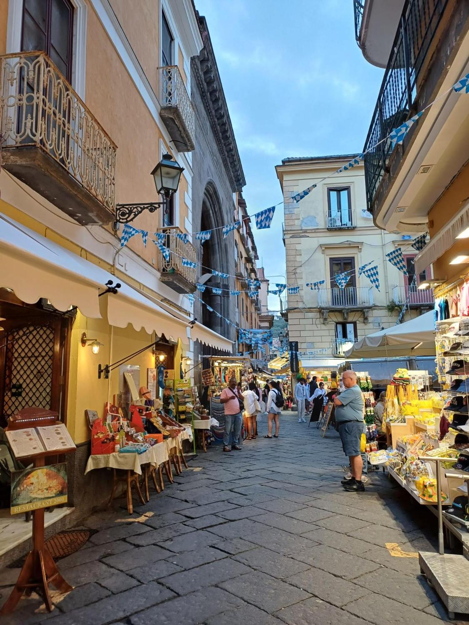 Holiday in Naples Vacanze Napoletane