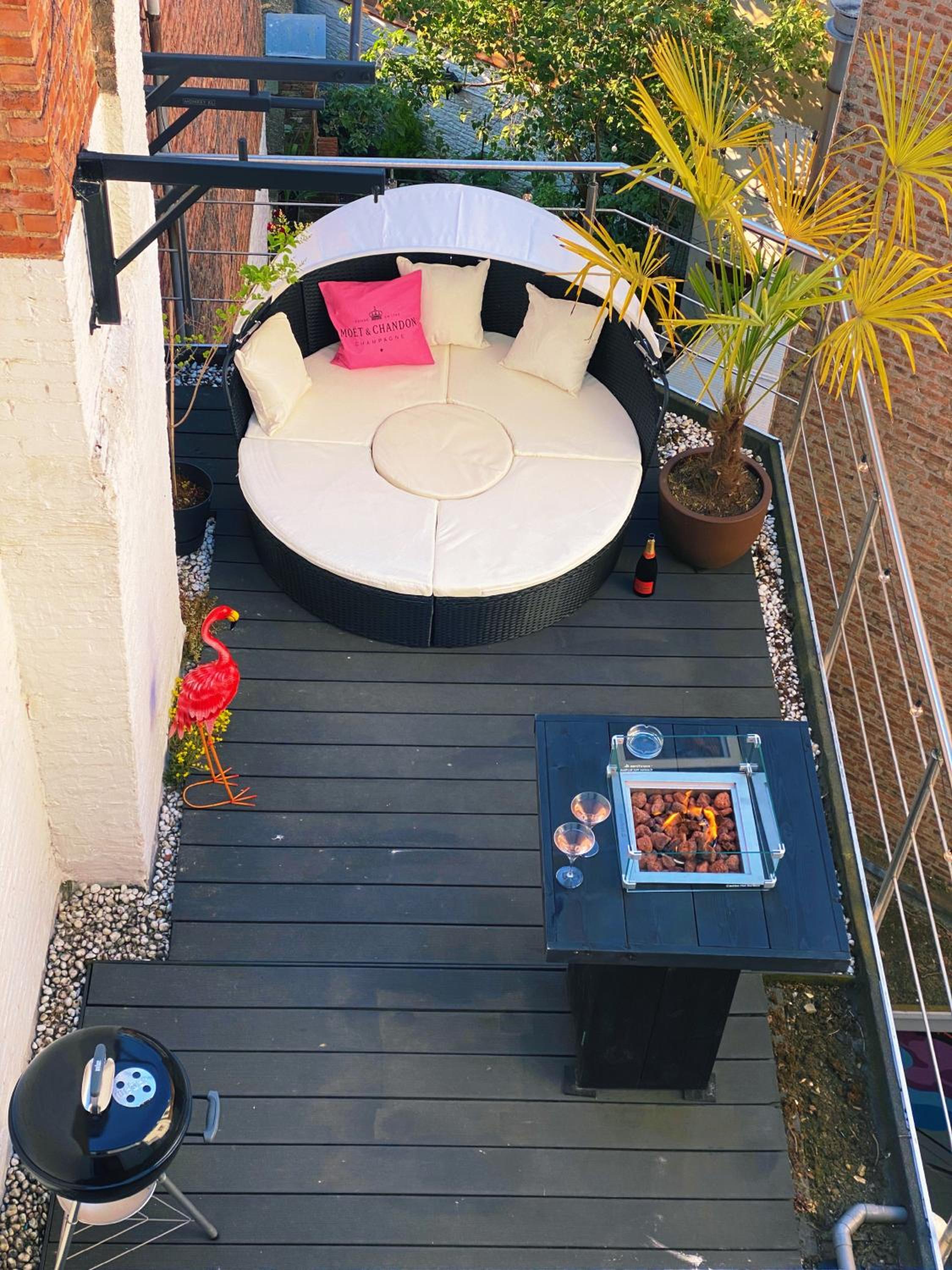 LoCo Paradiso - Two kingsize beds, outdoor terrace, DJ booth, bar, cinema, bathtub, kitchen, airco photo 2