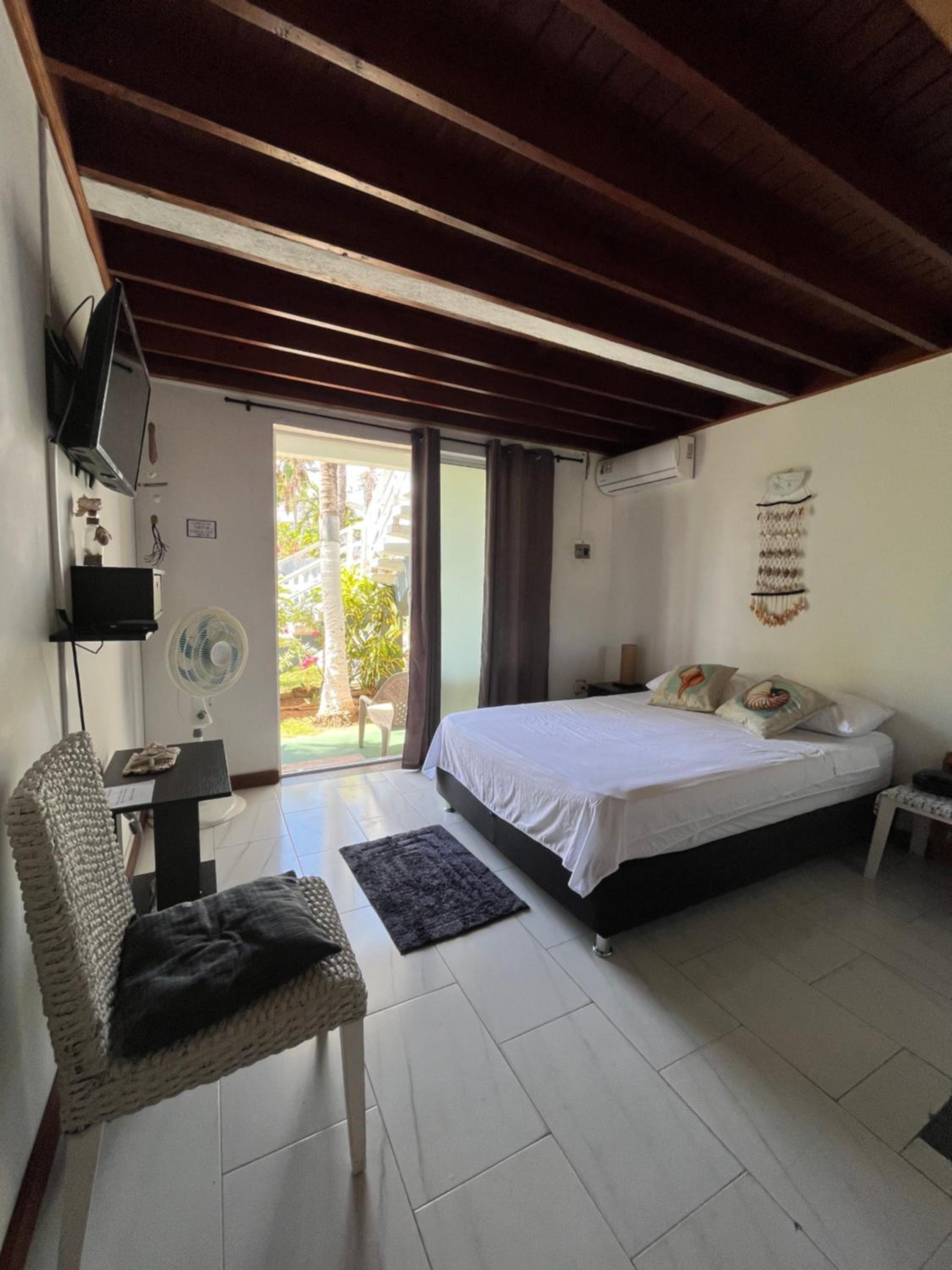 habitación privada con jardín cerca a la playa
