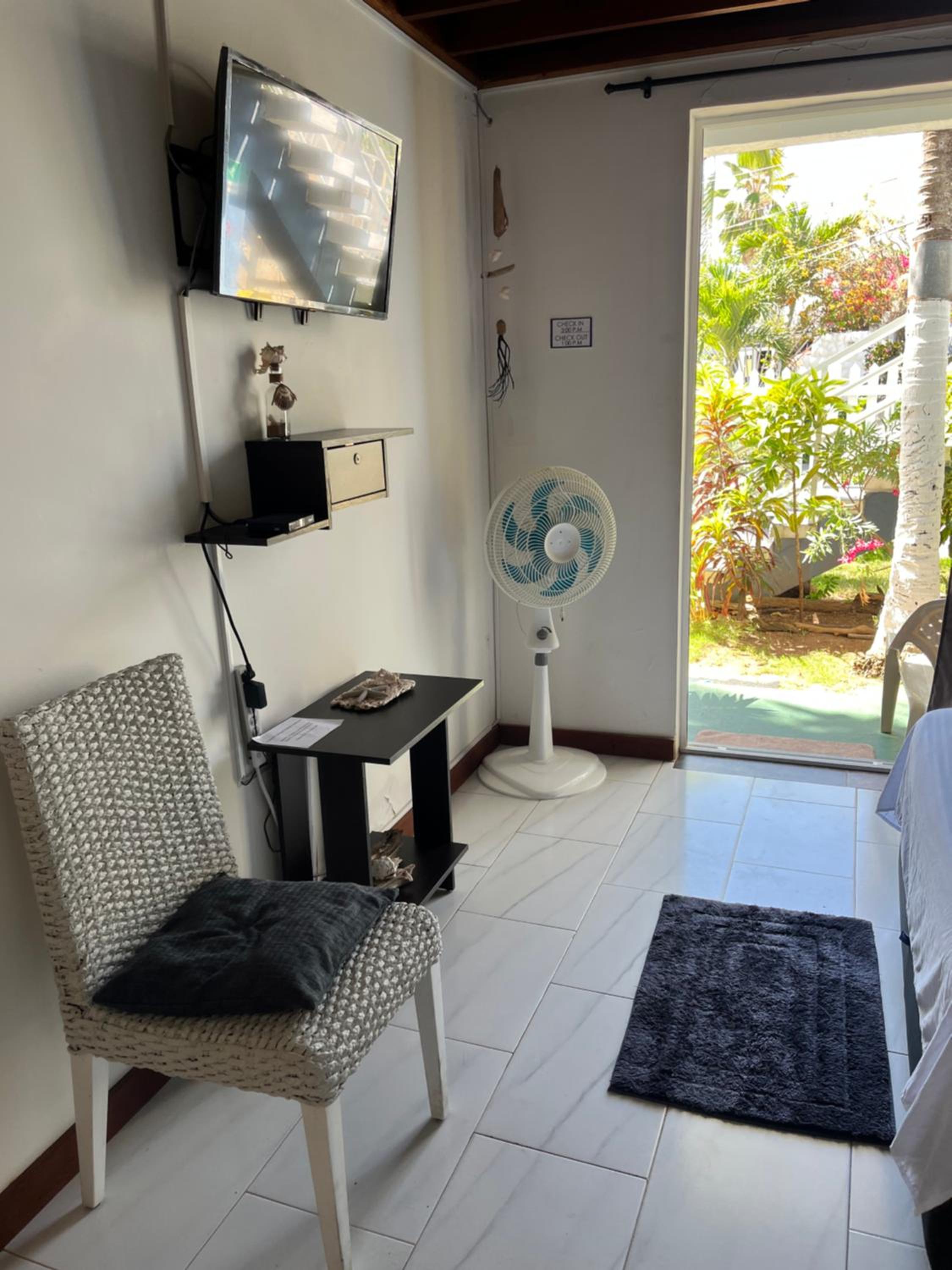 habitación privada con jardín cerca a la playa