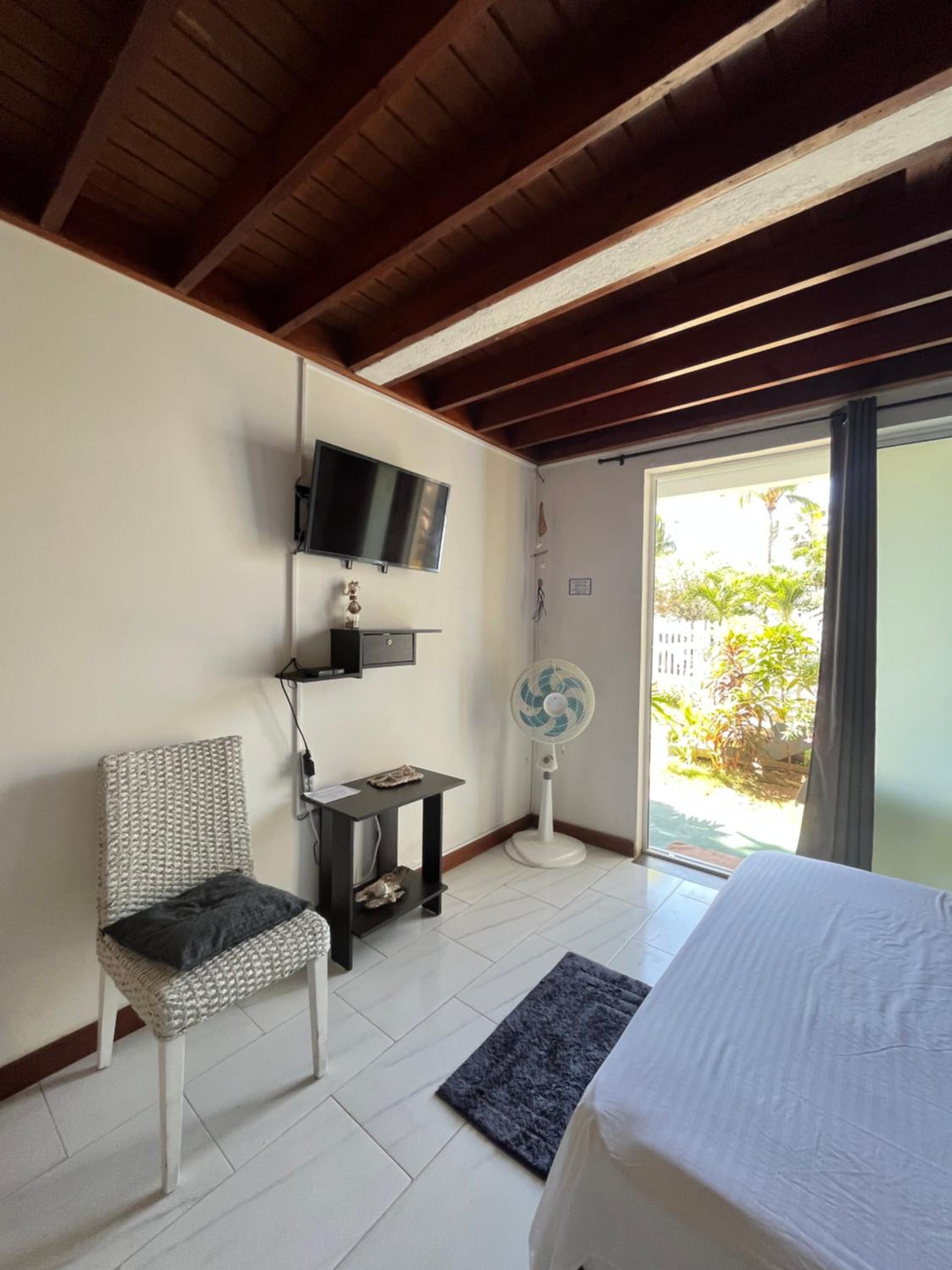habitación privada con jardín cerca a la playa