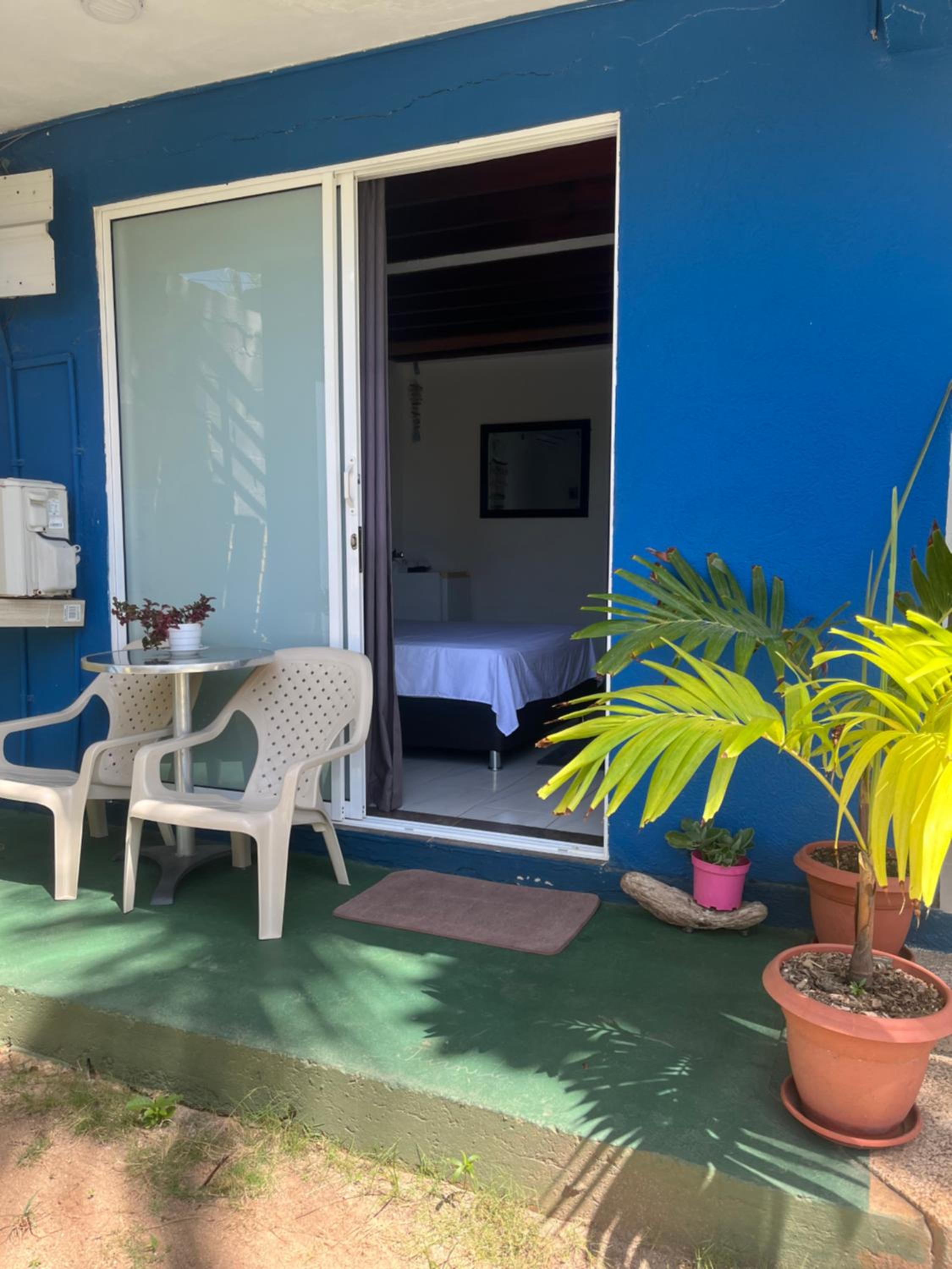 habitación privada con jardín cerca a la playa