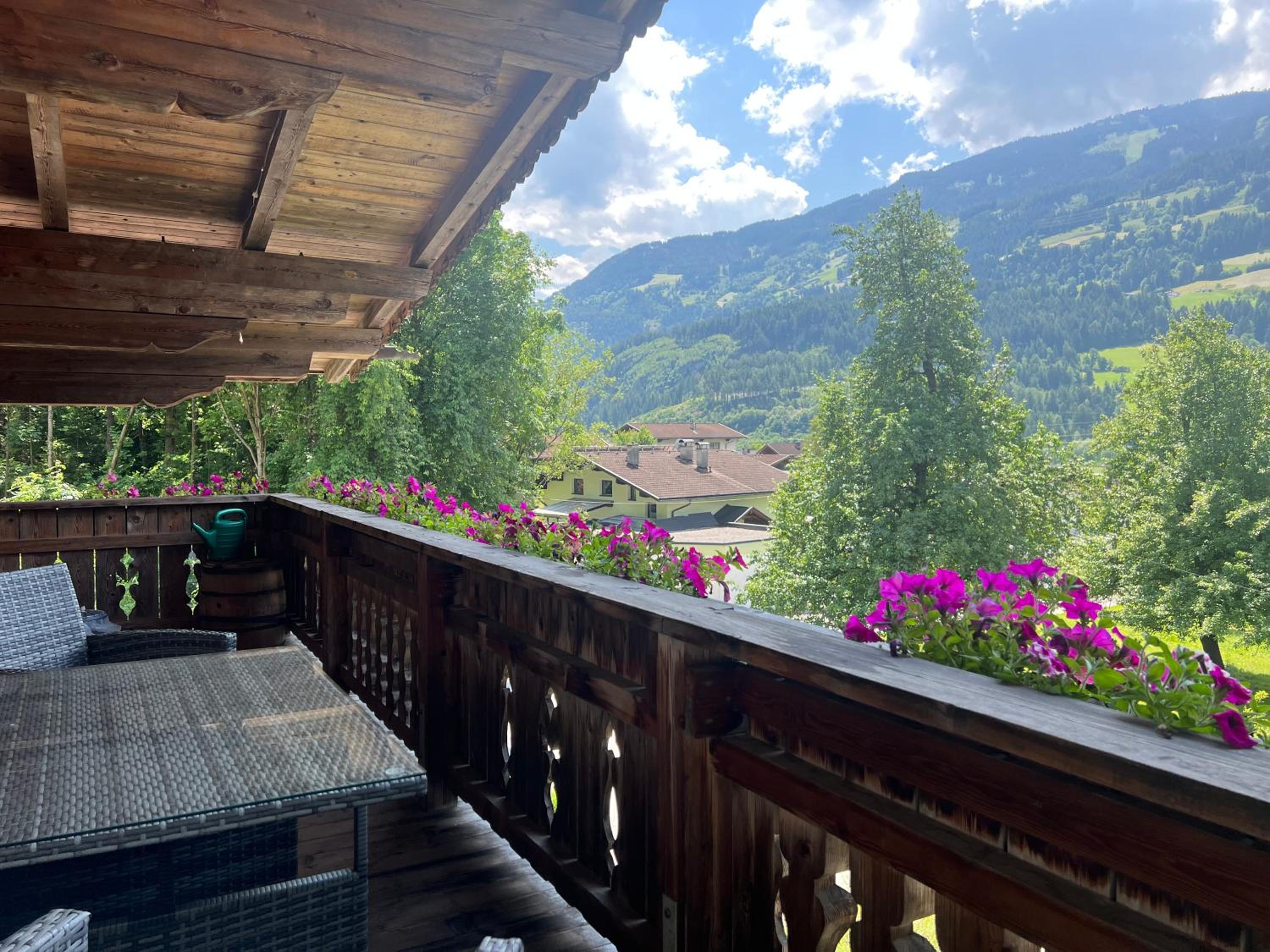 Ferienwohnung Gamsbock Panorama View Balkon, Gartensauna, Garten, Grillplatz