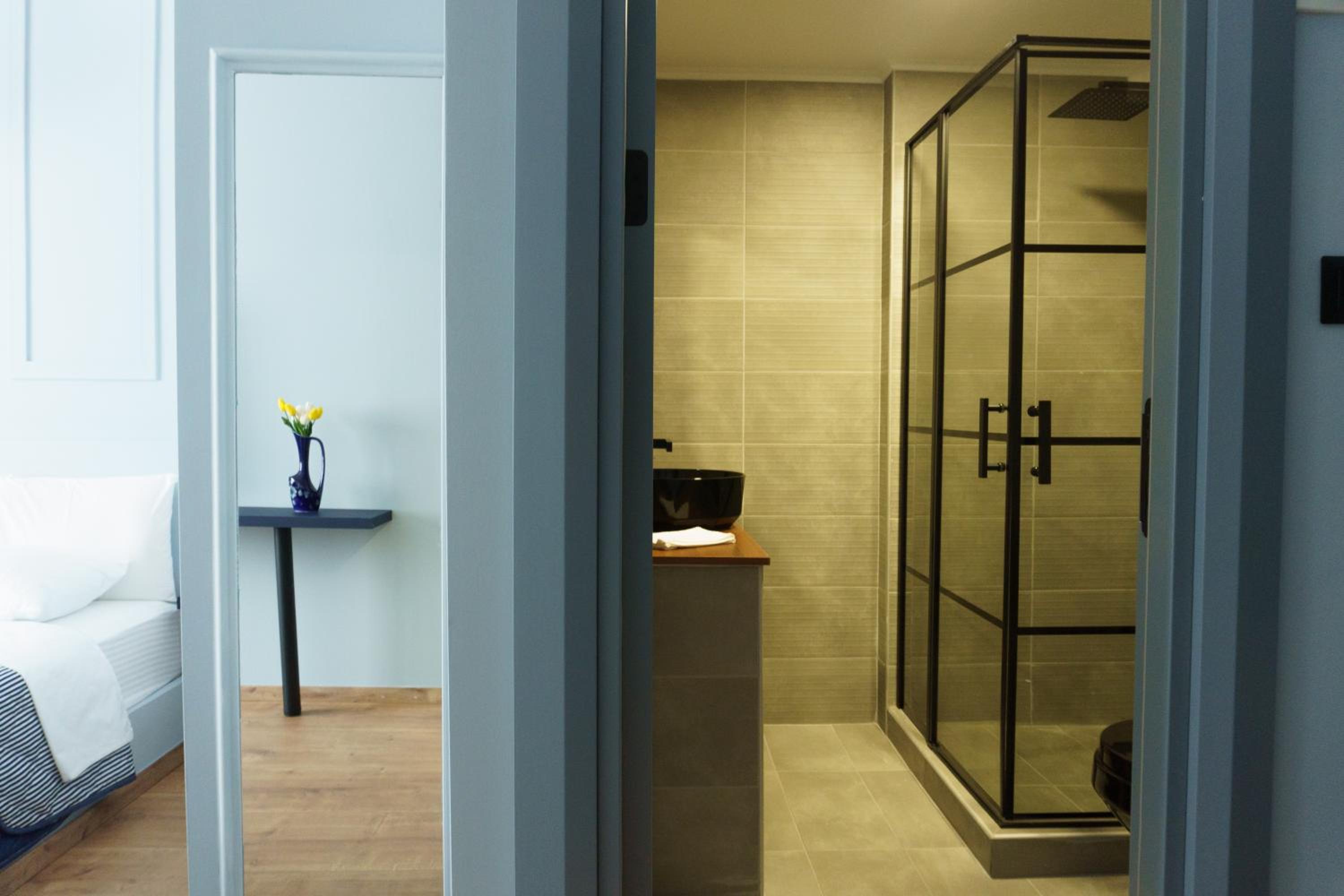 Sani Deluxe Suites Home- Monastiraki Square - Brand New Home