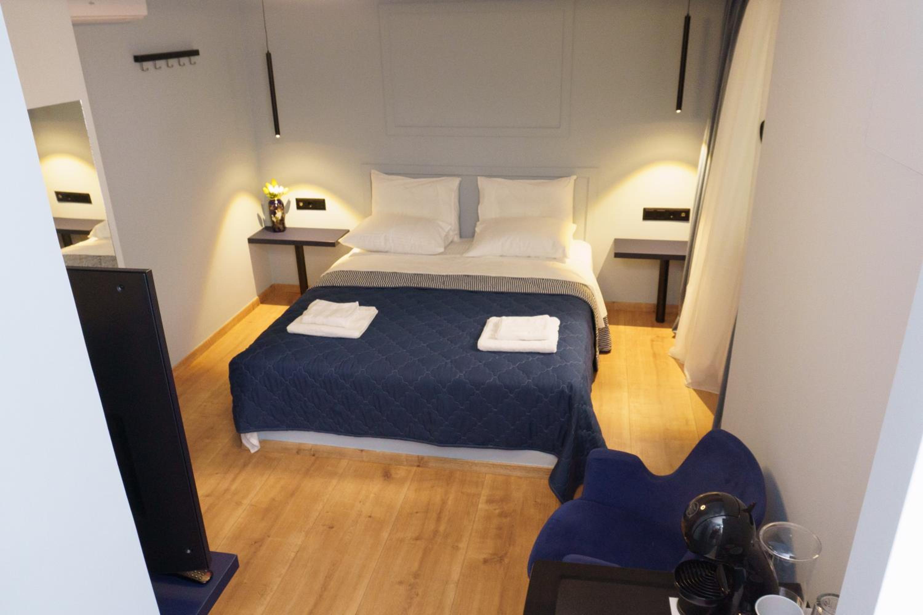 Sani Deluxe Suites Home- Monastiraki Square - Brand New Home