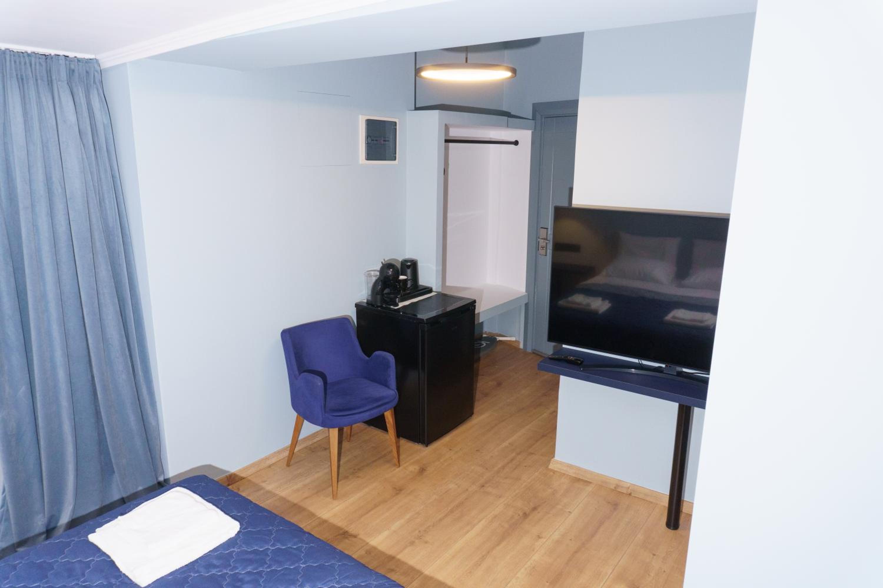 Sani Deluxe Suites Home- Monastiraki Square - Brand New Home