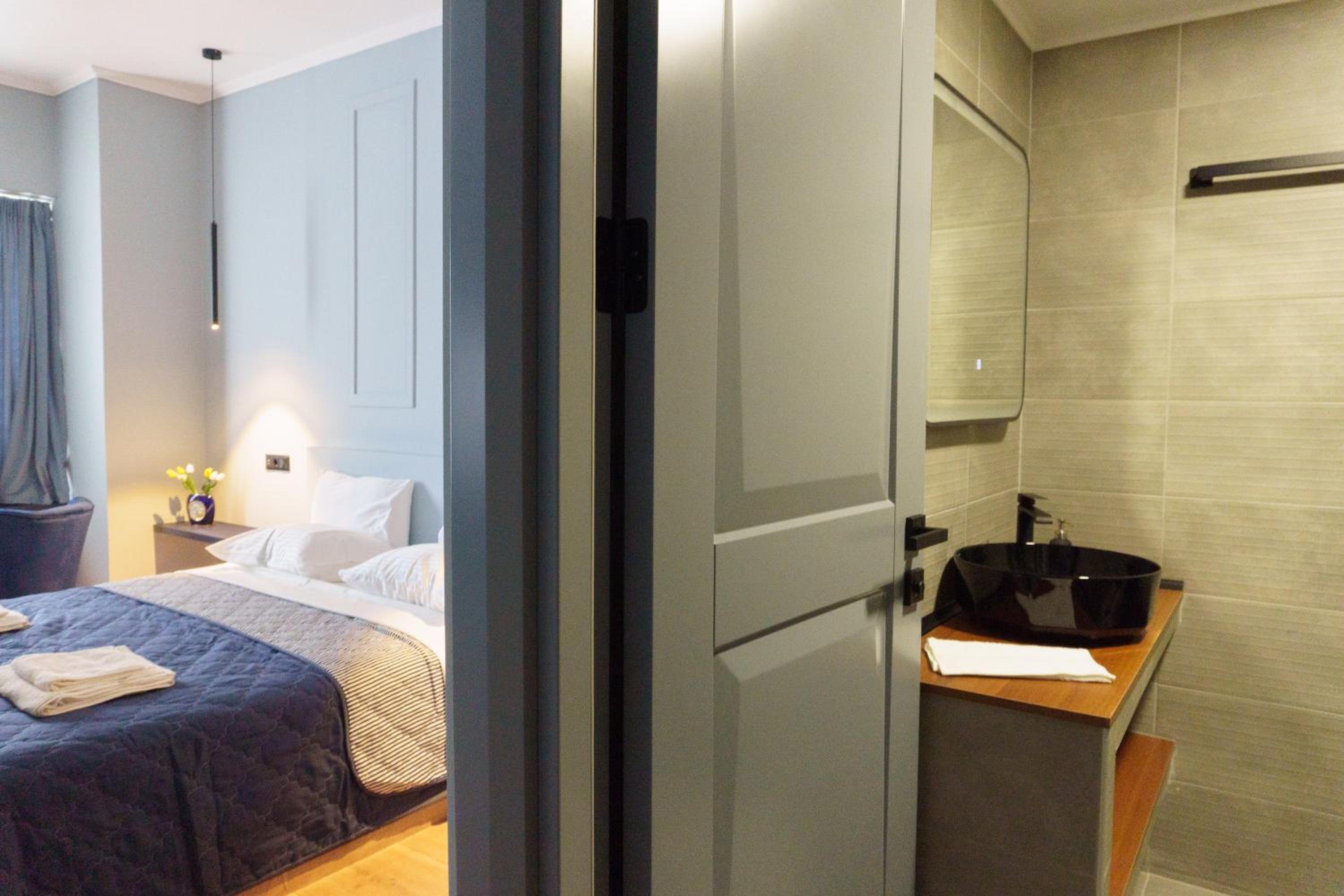Sani Deluxe Suites Home- Monastiraki Square - Brand New Home