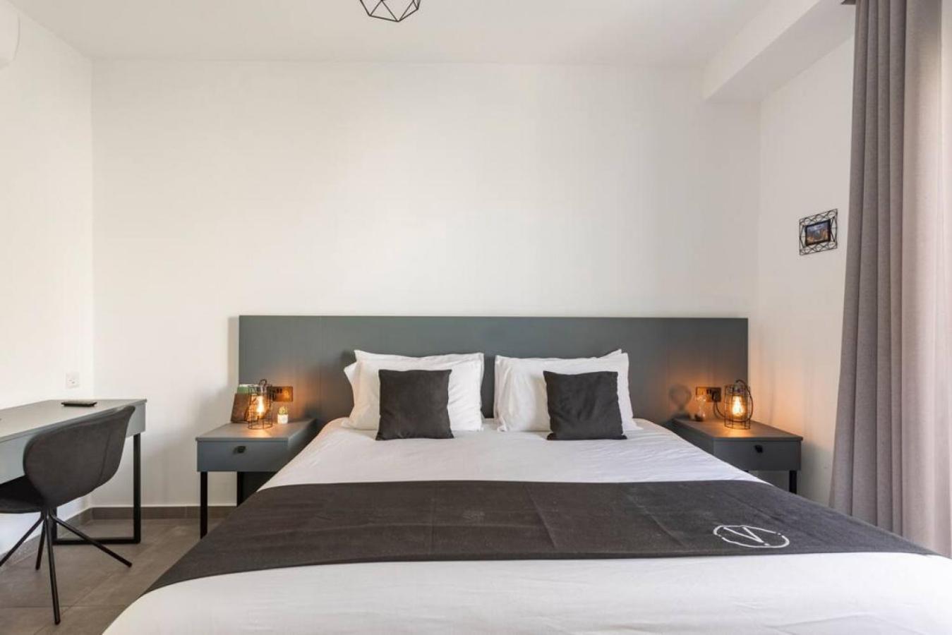 The Valley Room 7 condo with parking on premises — St Julian's