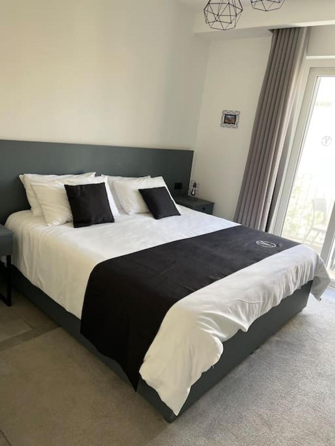 The Valley Room 7 condo with parking on premises photo 5
