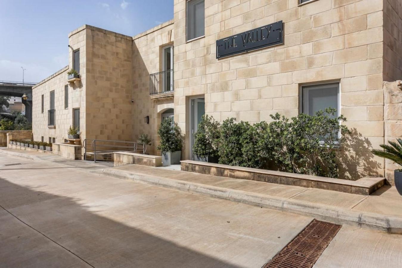 The Valley Room 7 condo with parking on premises photo 4