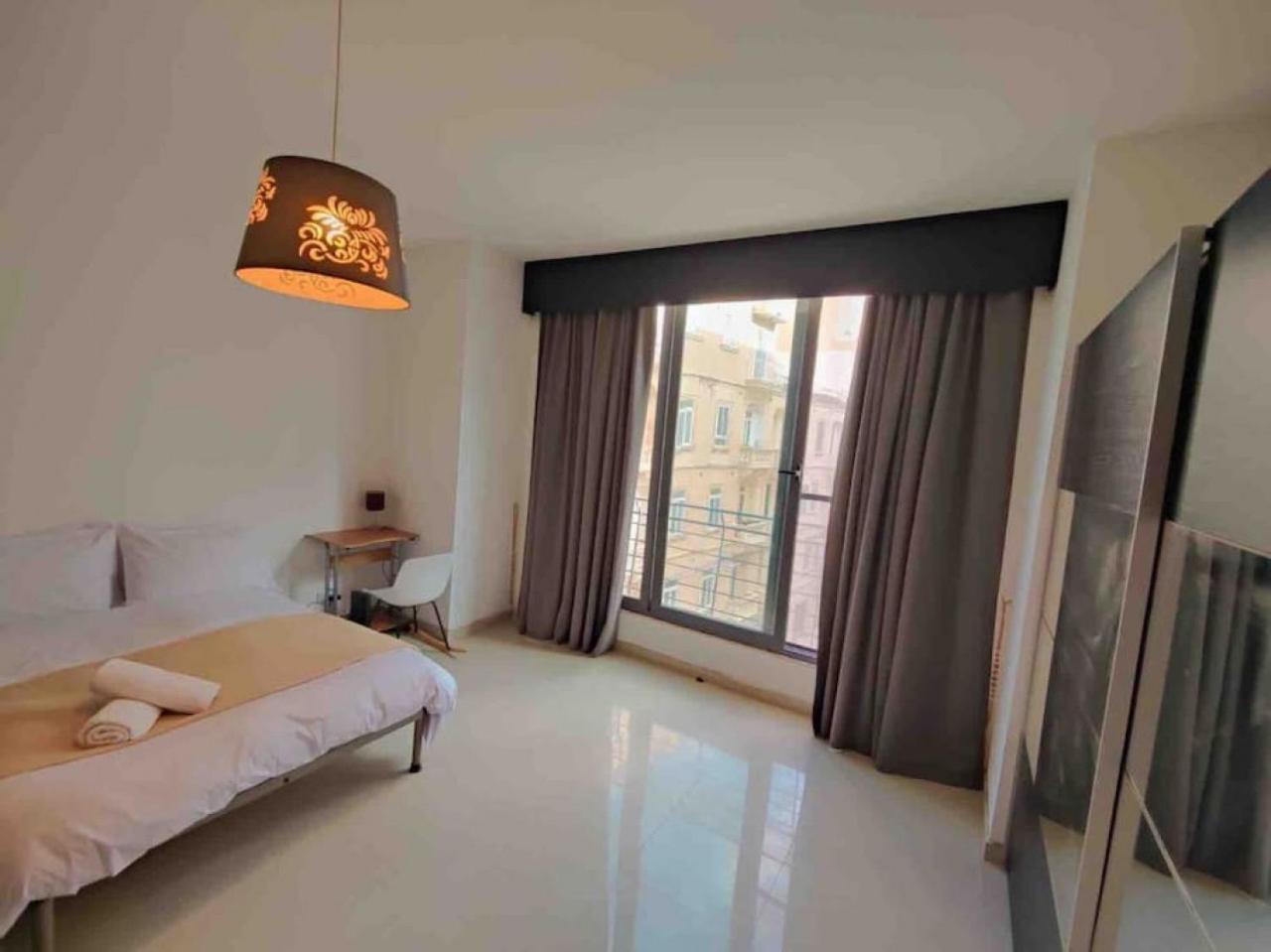 Seaview apartment Sliema view 2