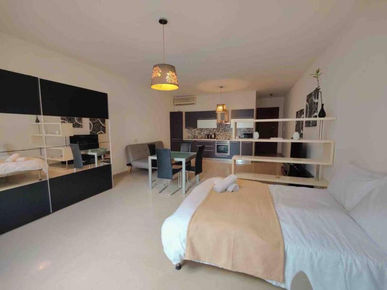 Seaview apartment Sliema view 3