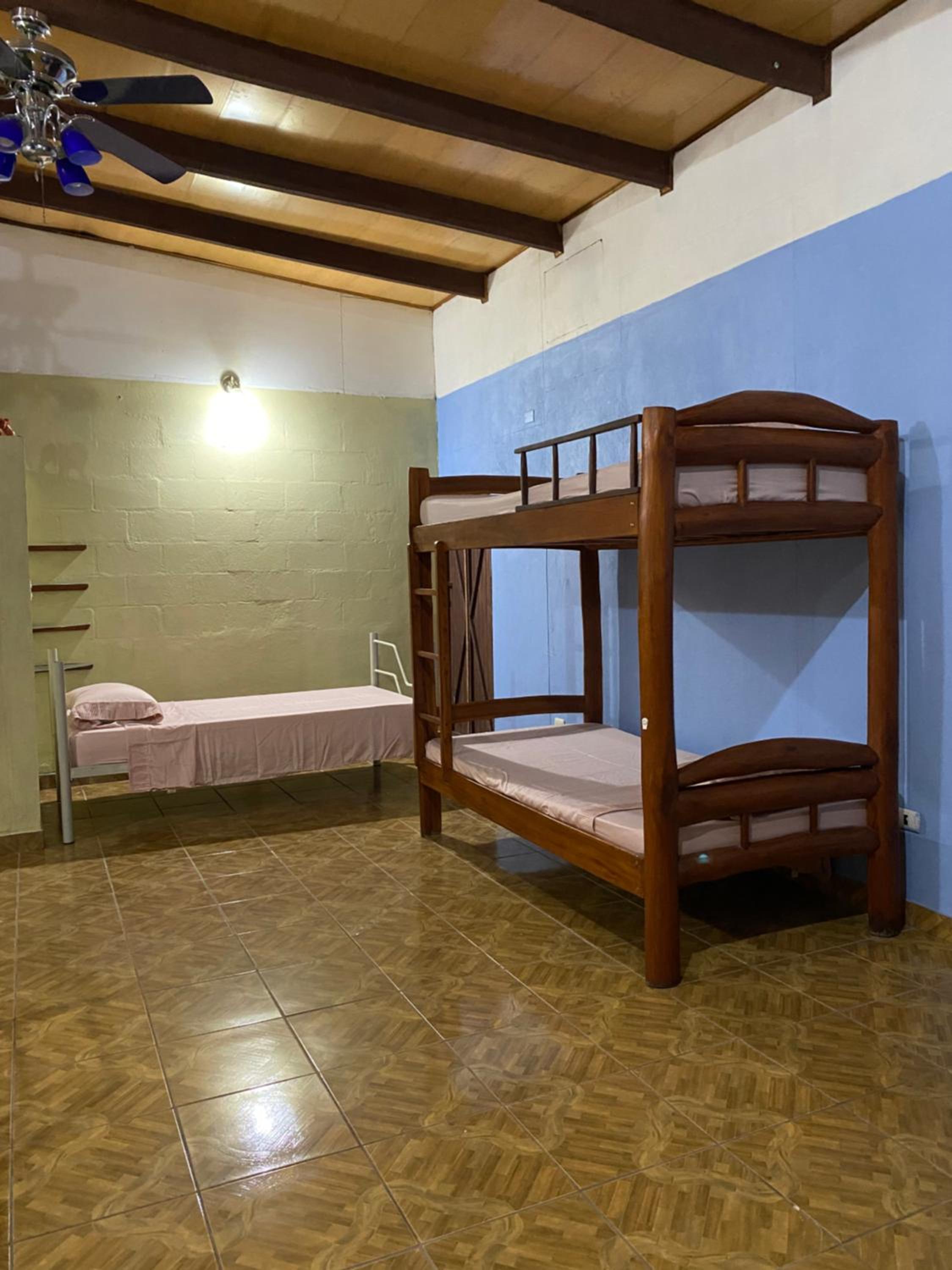 Mauras Tropical Mini Hostel & Tours