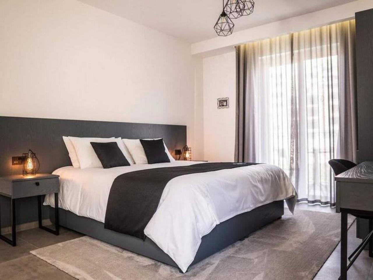 The Valley Room 8 condo with parking on premises photo 4