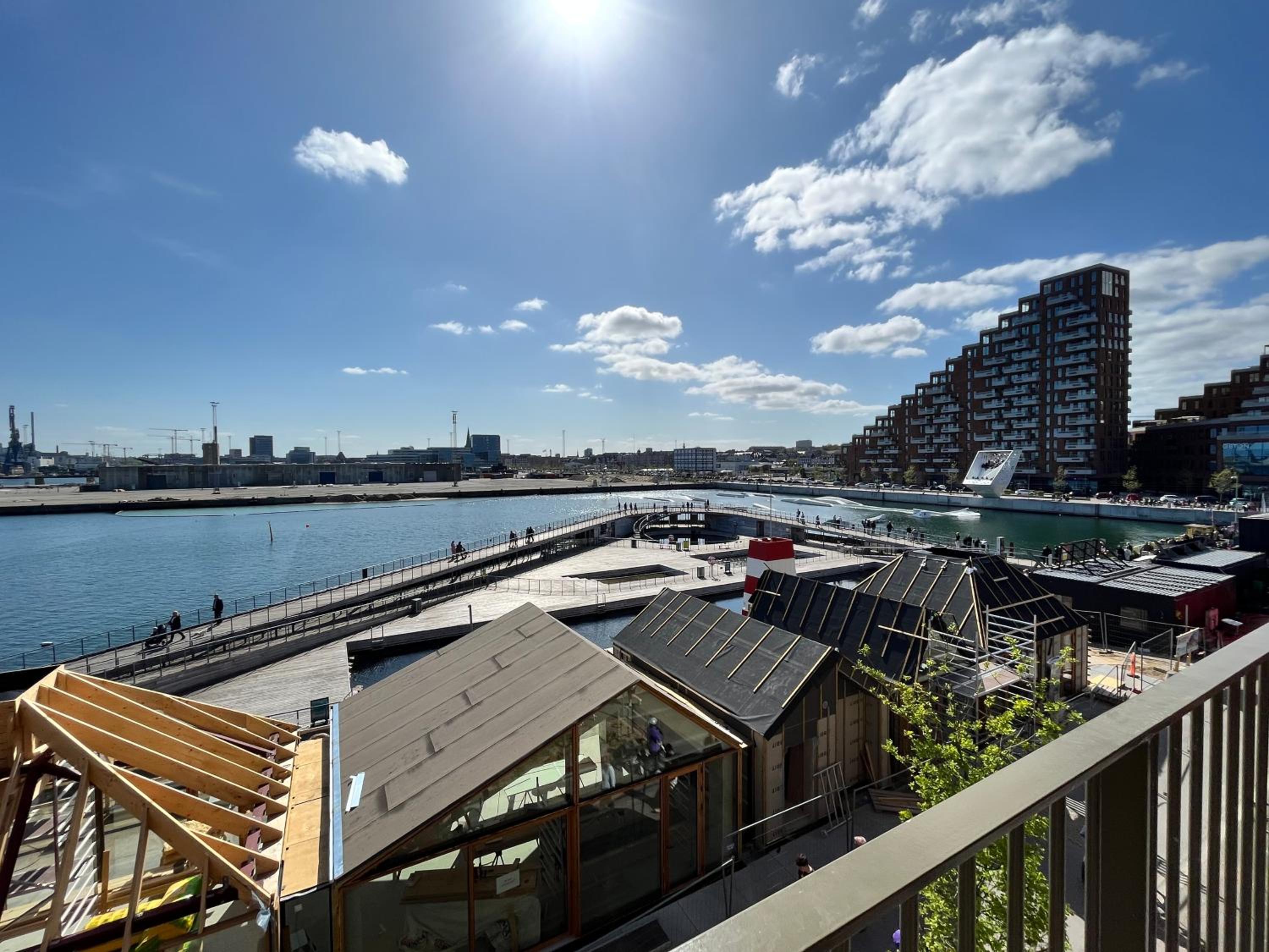 Apartment directly to seafront of Bassin 7 with big balcony and free parking view 4
