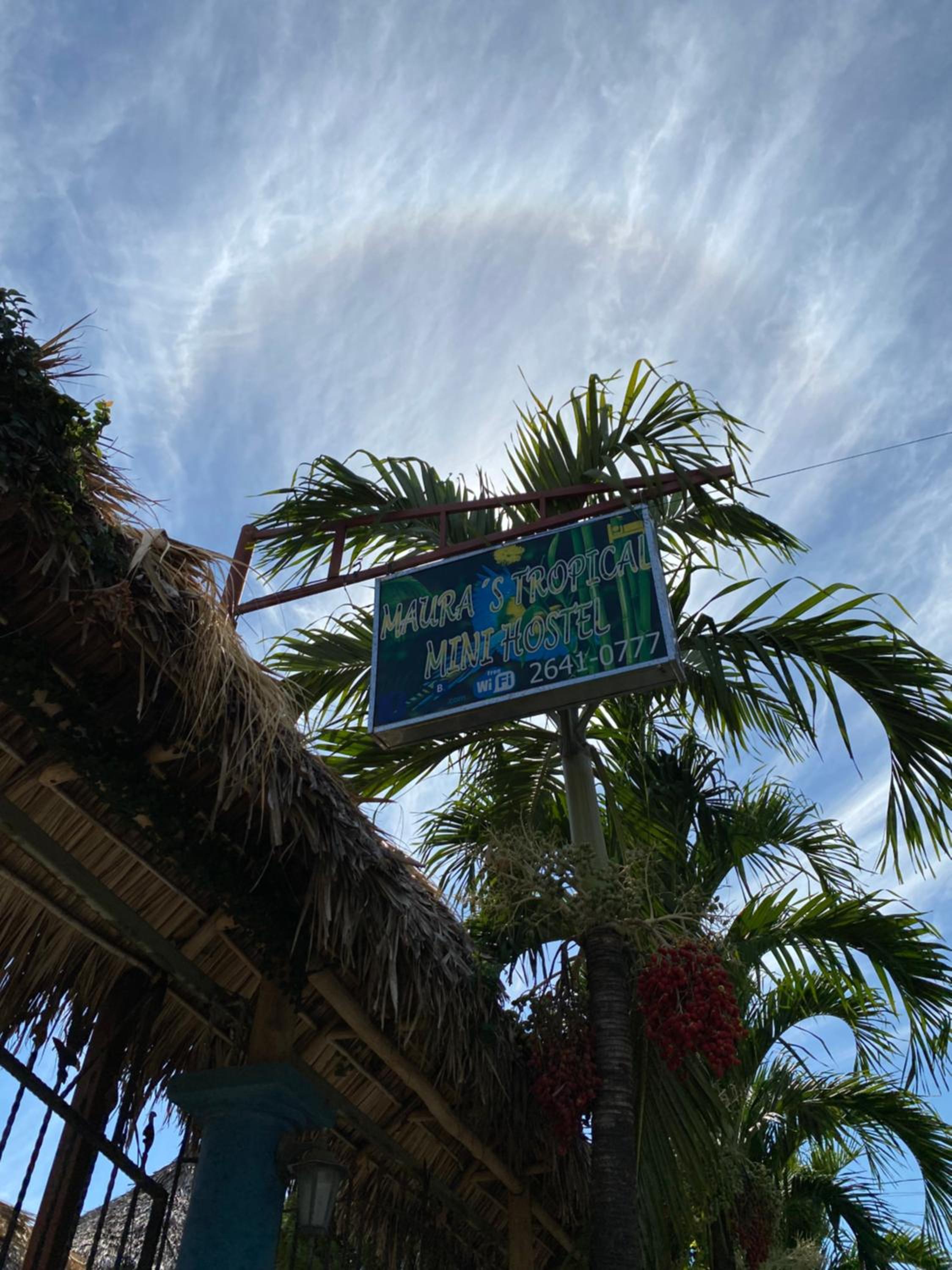 Mauras Tropical Mini Hostel & Tours
