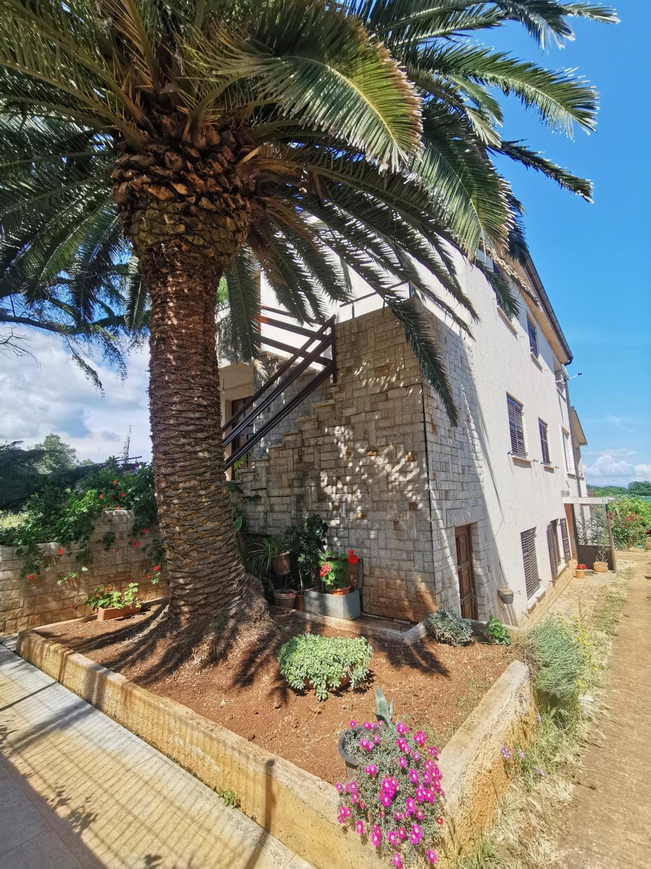 Apartment Kira - spacious apartment with sea view view 2