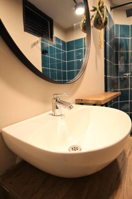 Apartamento privado con patio interno ONE103 By Roots Rentals