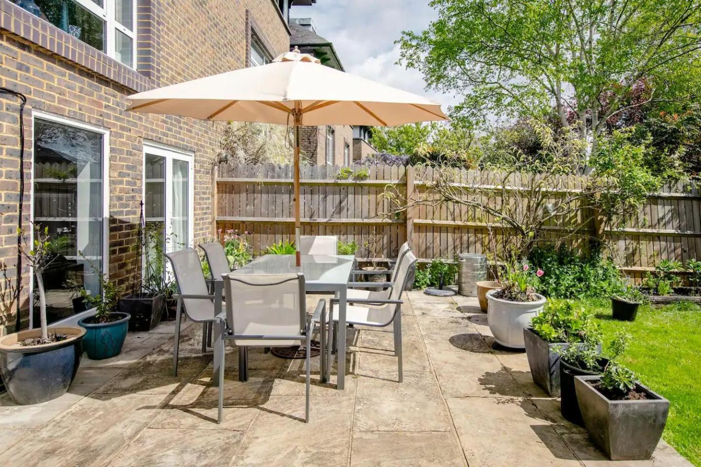 Garden flat on leafy Cator Estate in Blackheath