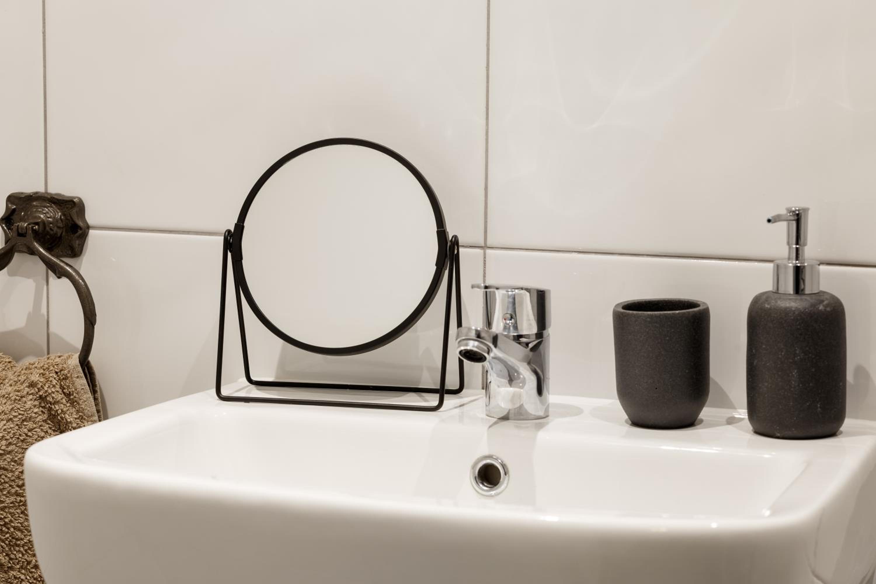 Bradford Vacations - Stunning Designer Penthouse - 85'' Cinema TV! - Property Image 14